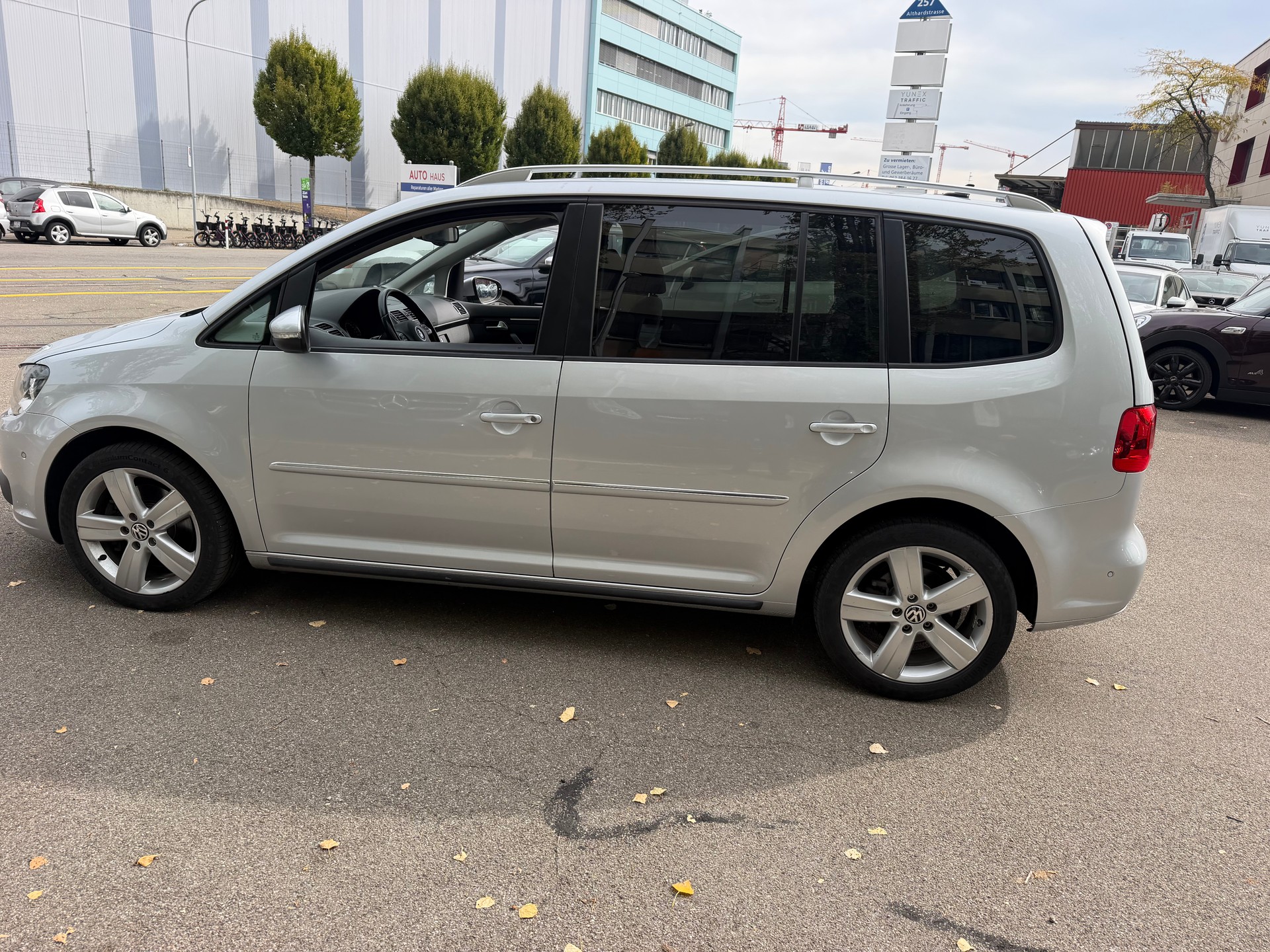 VW Touran 1.4 TSI Highline DSG-image-4