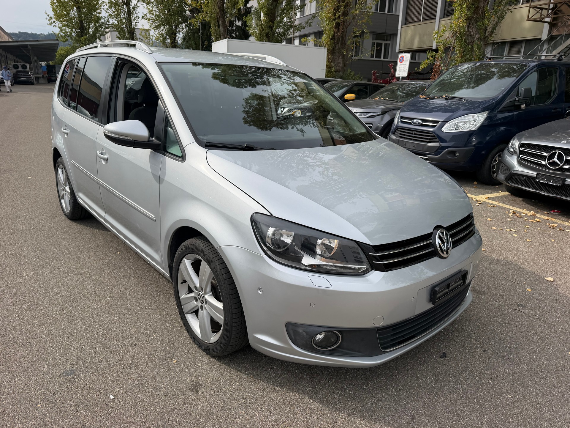 VW Touran 1.4 TSI Highline DSG-image-2