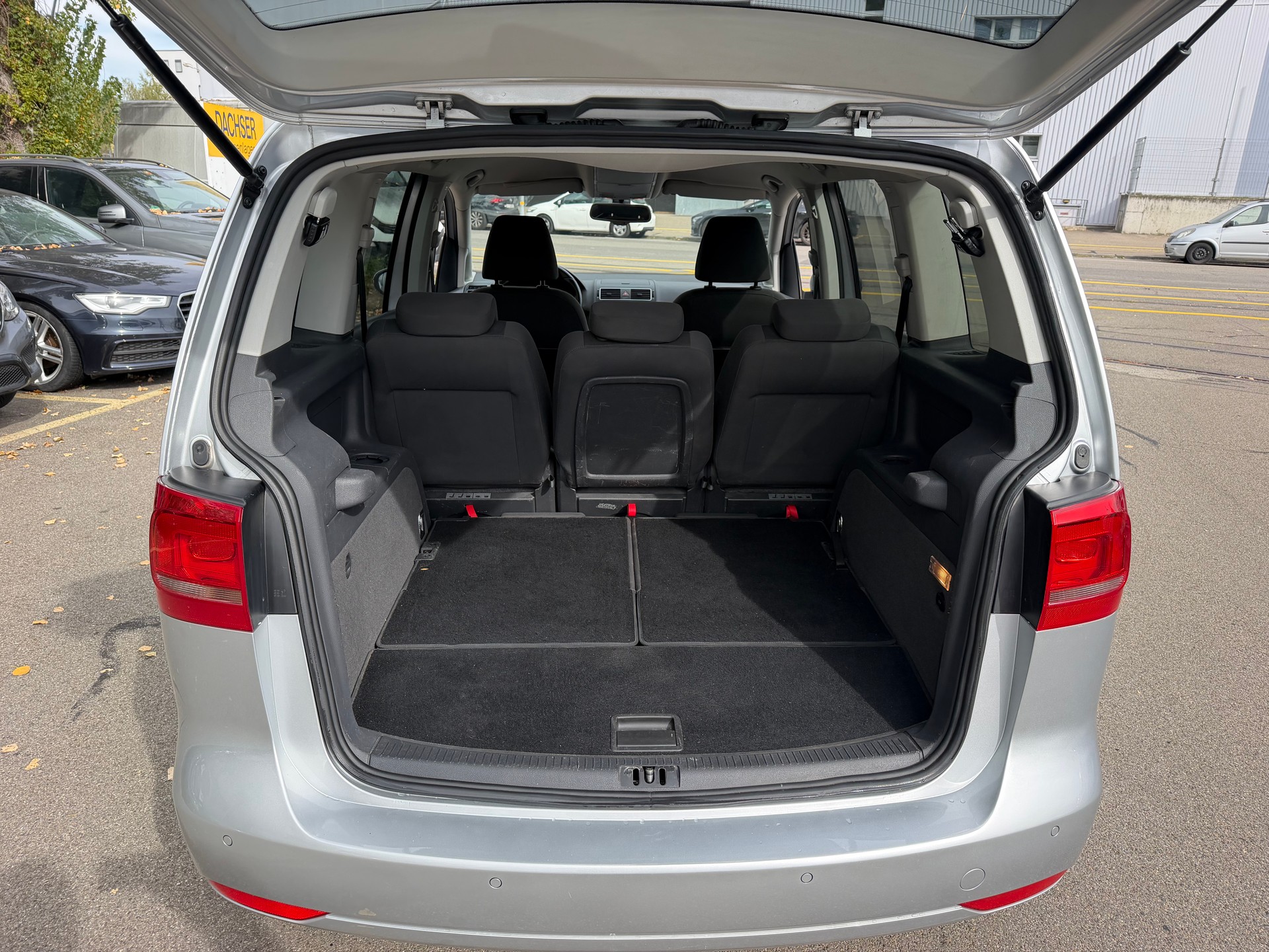 VW Touran 1.4 TSI Highline DSG-image-8