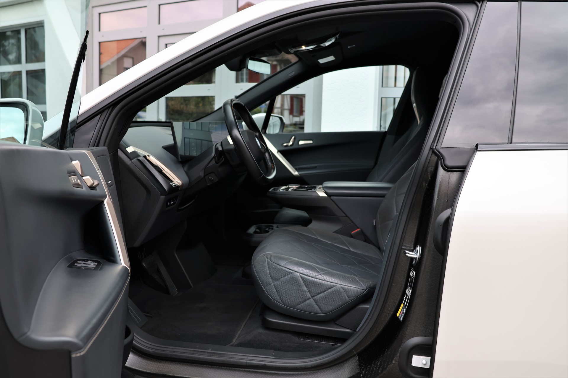 BMW iX xDrive40 (CH)-image-9