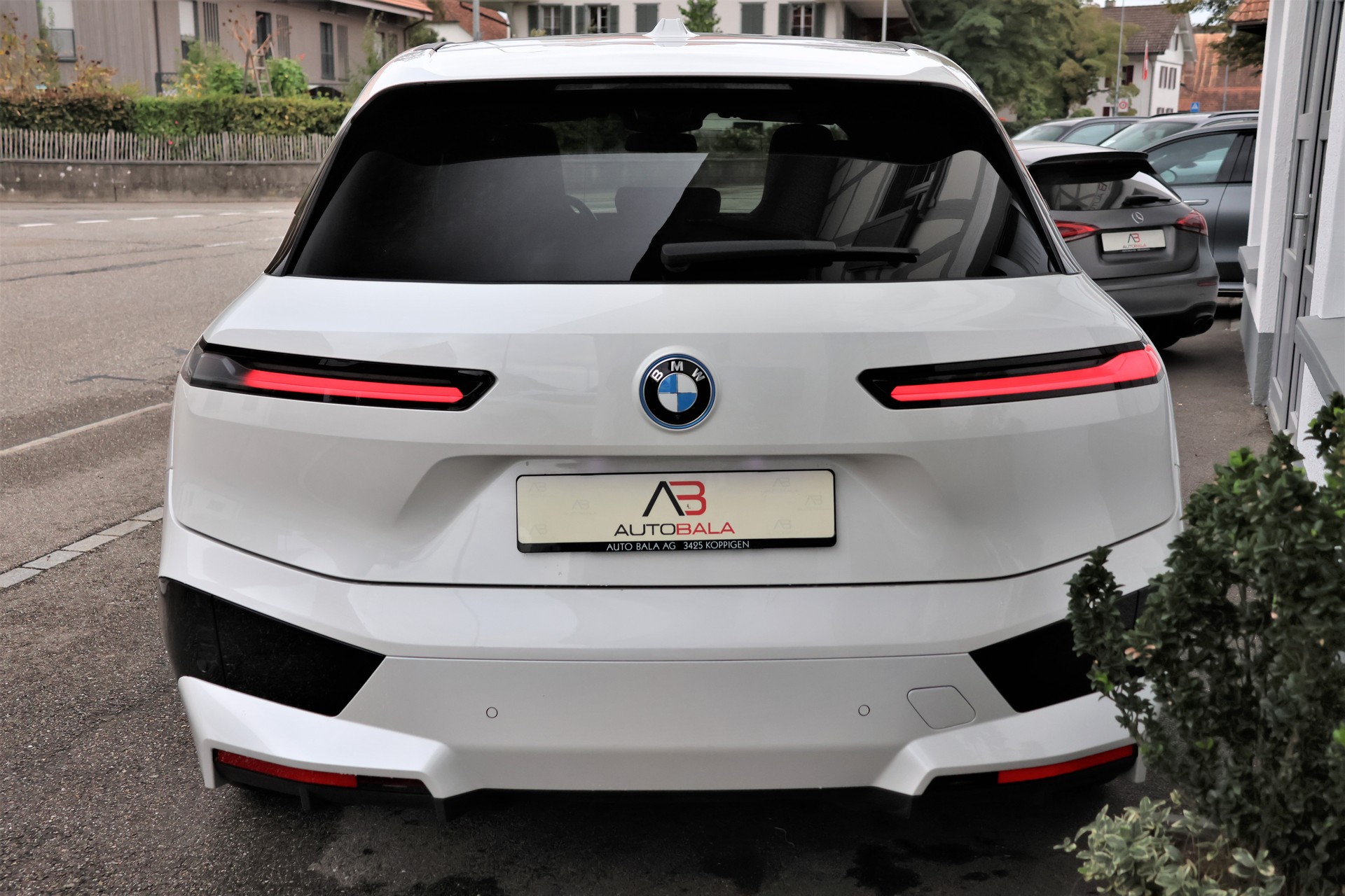 BMW iX xDrive40 (CH)-image-6