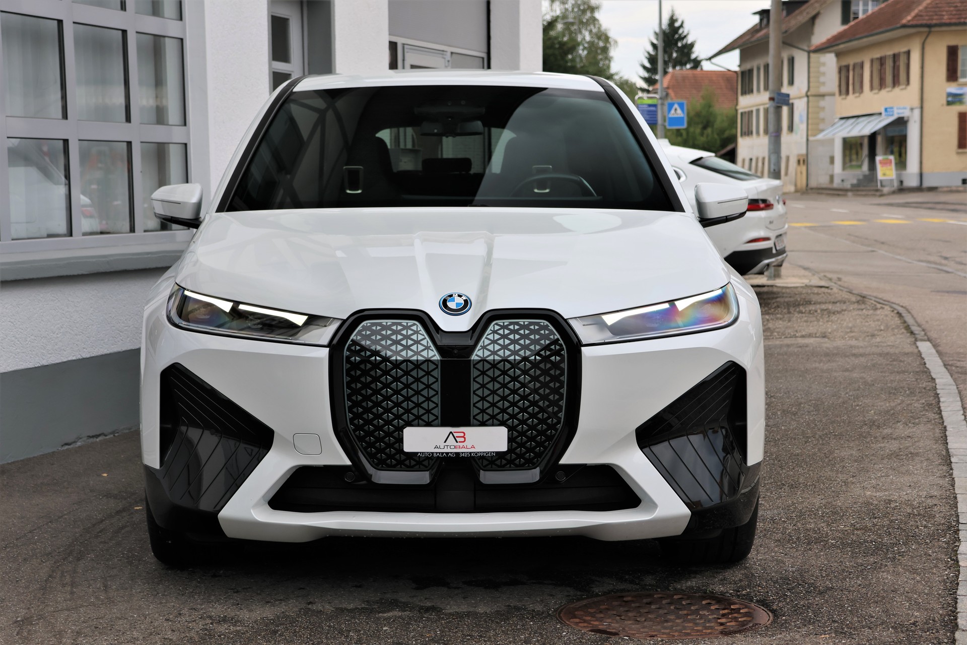 BMW iX xDrive40 (CH)-showroom-element-1