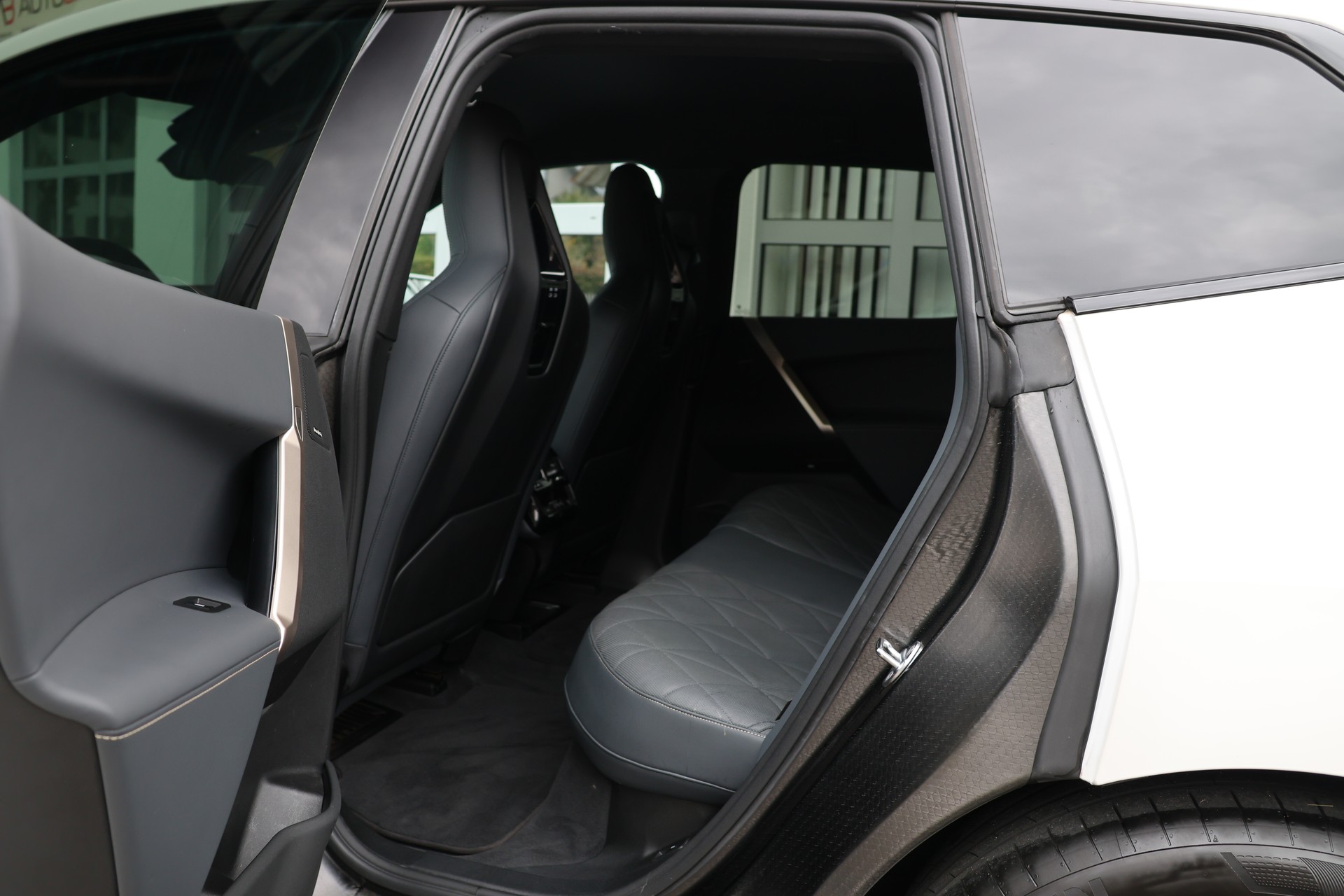 BMW iX xDrive40 (CH)-image-14