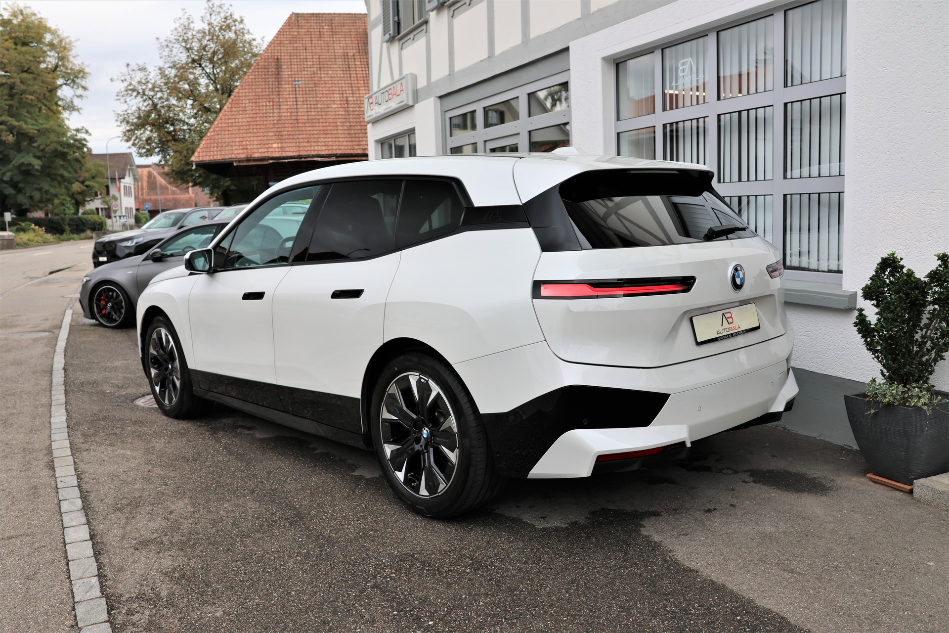BMW iX xDrive40 (CH)-image-7