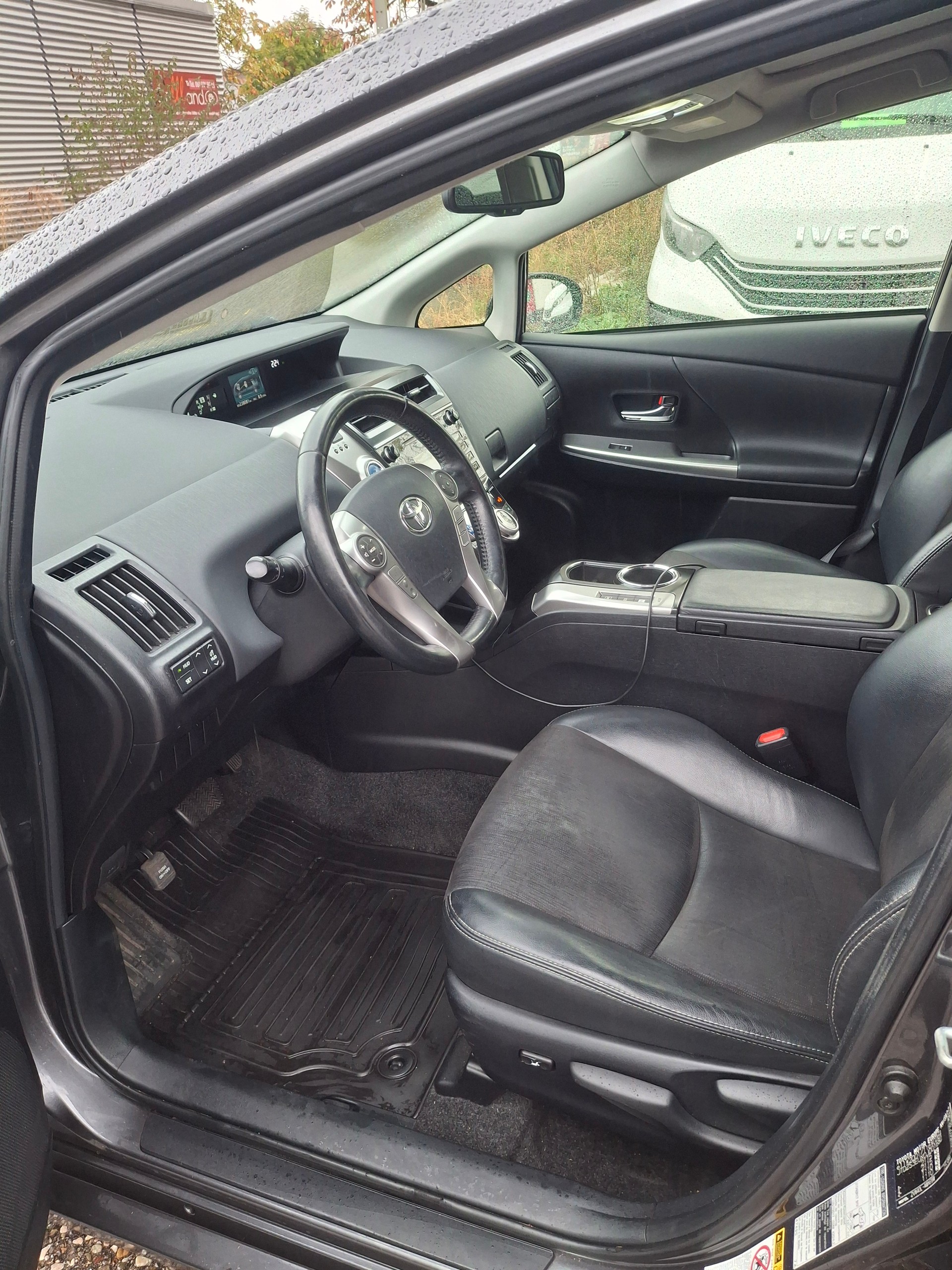 TOYOTA 1.8 VVTi HSD Sol-image-5