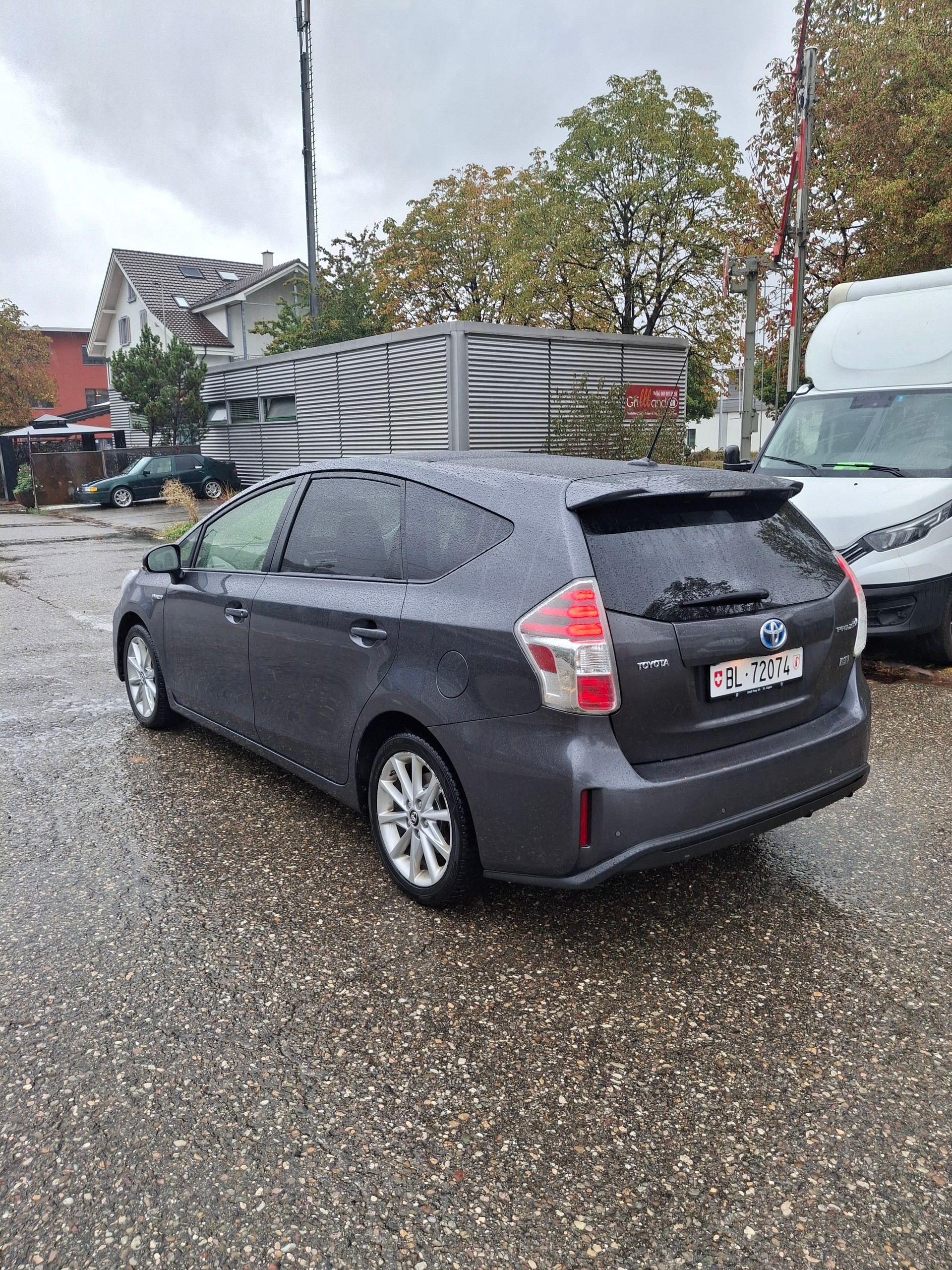 TOYOTA 1.8 VVTi HSD Sol-image-2