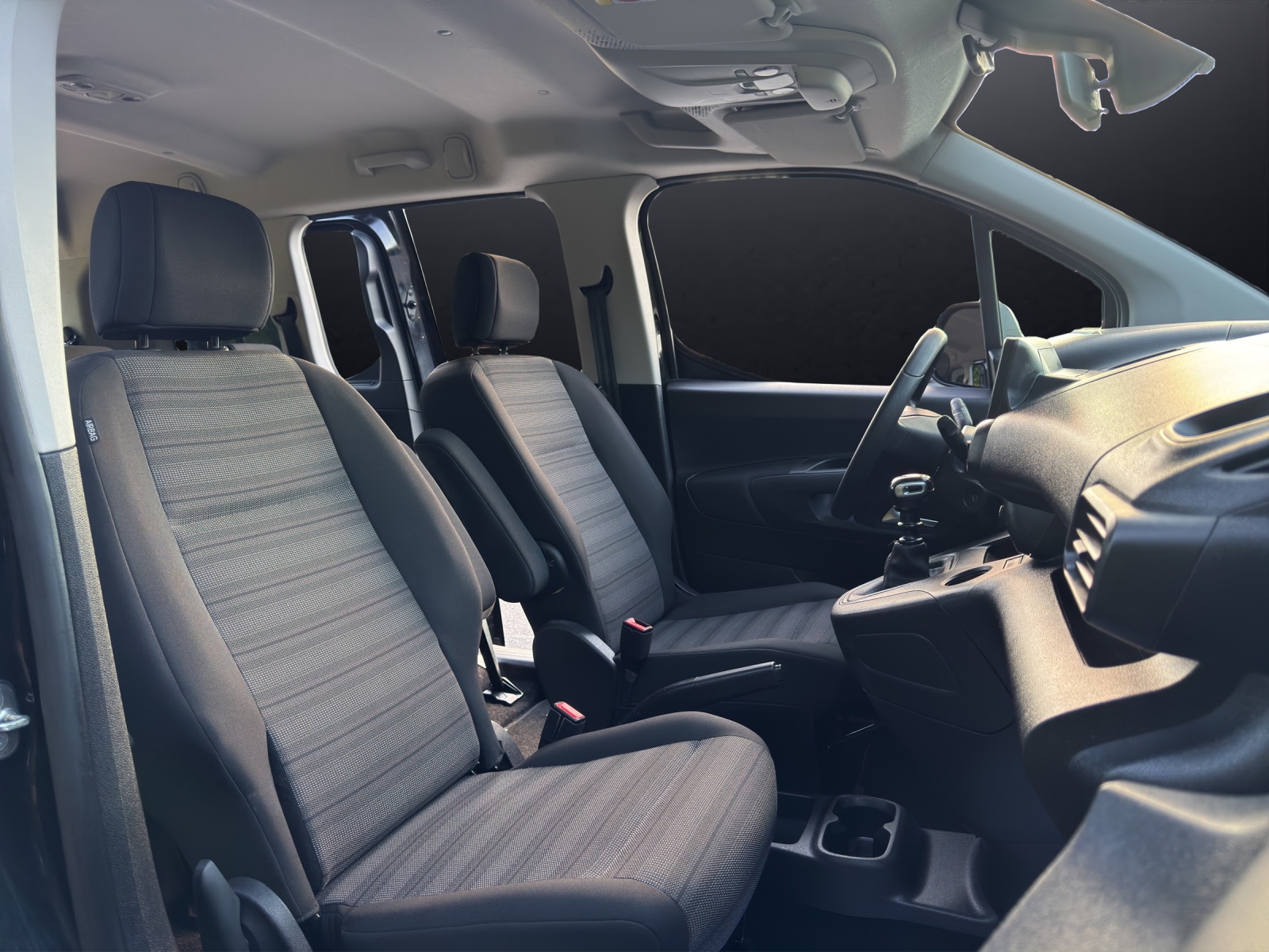 OPEL Combo Life 1.5 Diesel 7-Plätze | 131-PS | Schweizer Hand Fahrzeug aus 1. Hand Frisch ab MFK & Service“ Garantie.-image-9