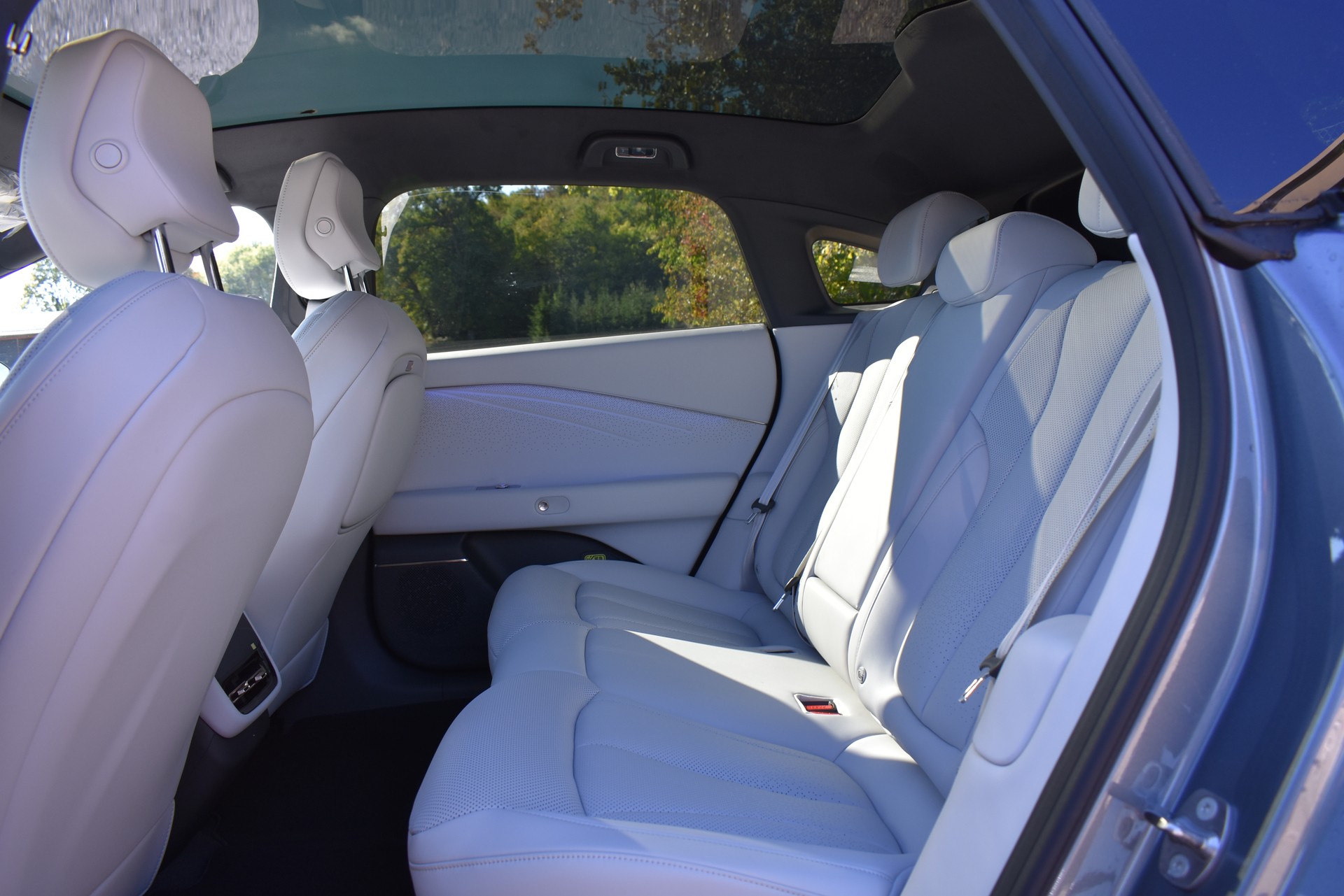 XPENG P7+ 75kWh Performance AWD-image-8