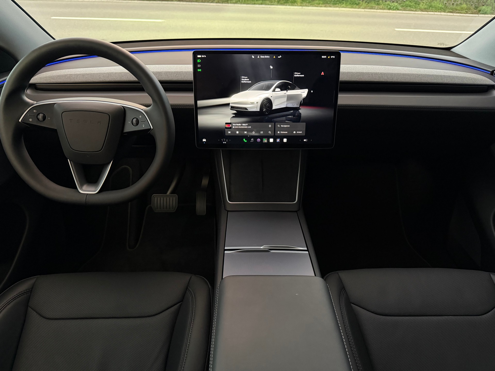 TESLA Model Y RWD Premium Ausstattung / CH-Fahrzeug / 1 Hand / 96 Monate Werksgarantie / 8 Fach / AMD Ryzen / Panorama /Wärmepumpe-image-11
