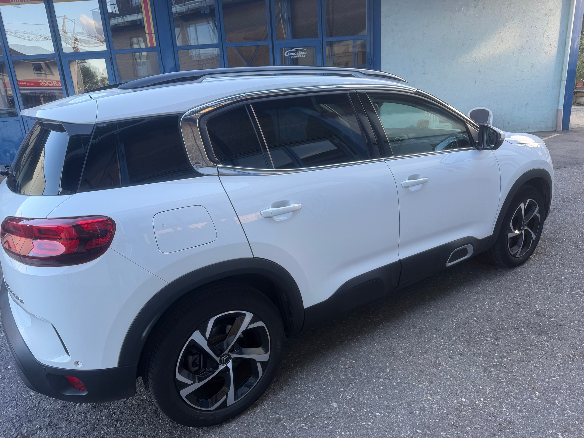 CITROEN C5 Aircross 1.5 BlueHD Shine EAT8-image-2
