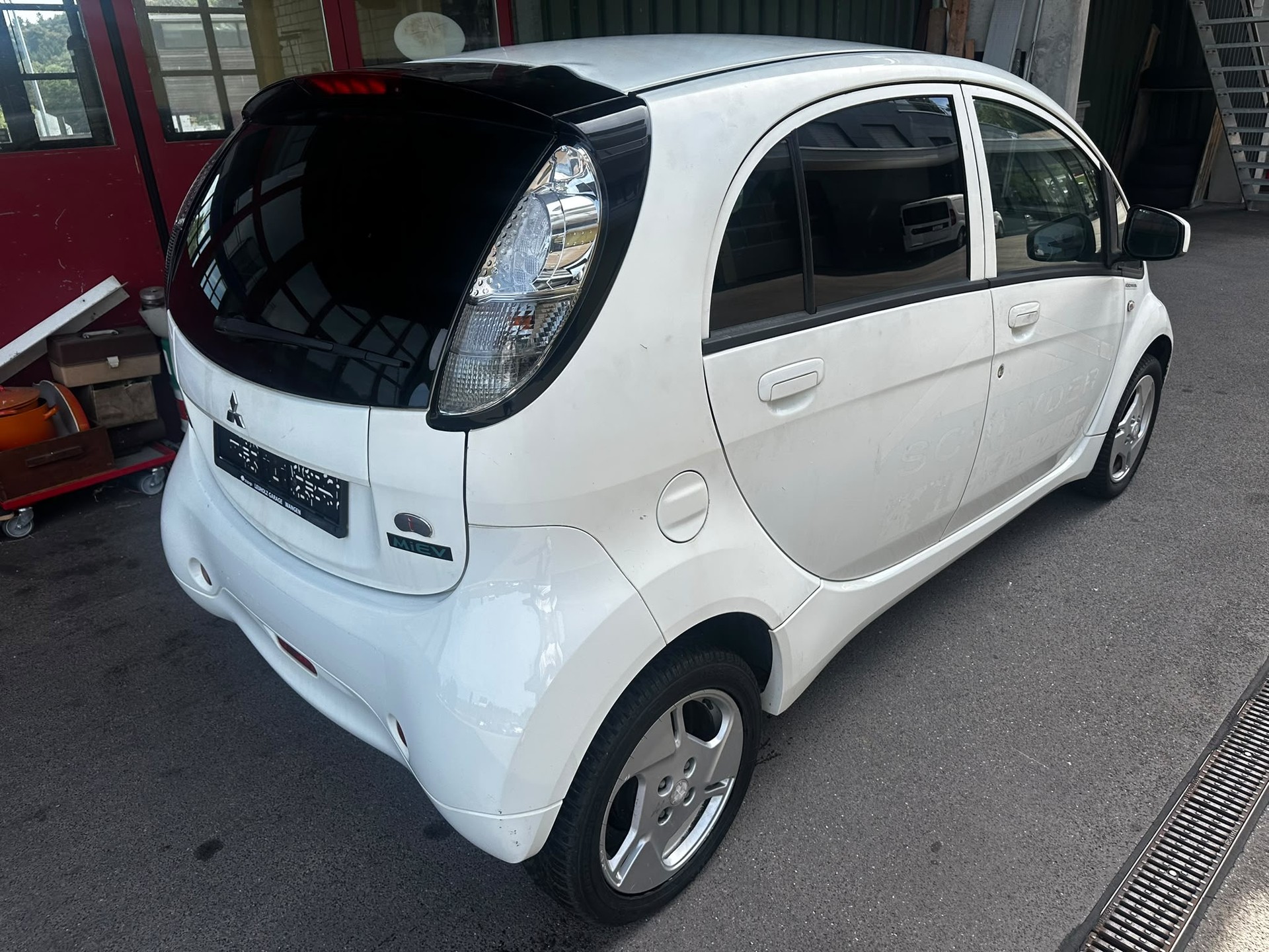 MITSUBISHI i MiEV-image-2