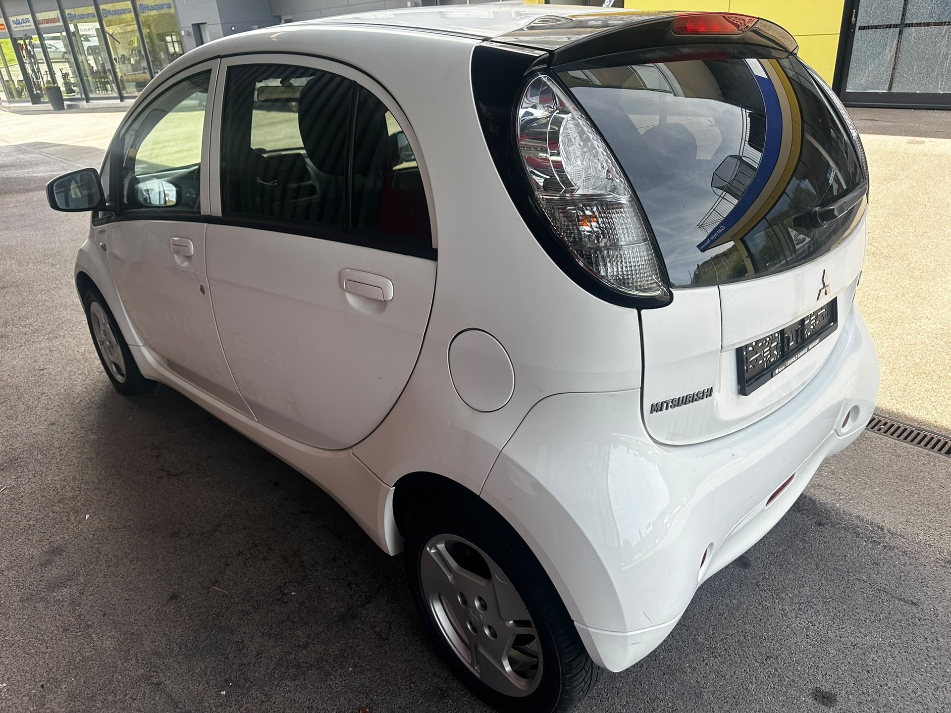 MITSUBISHI i MiEV-image-3