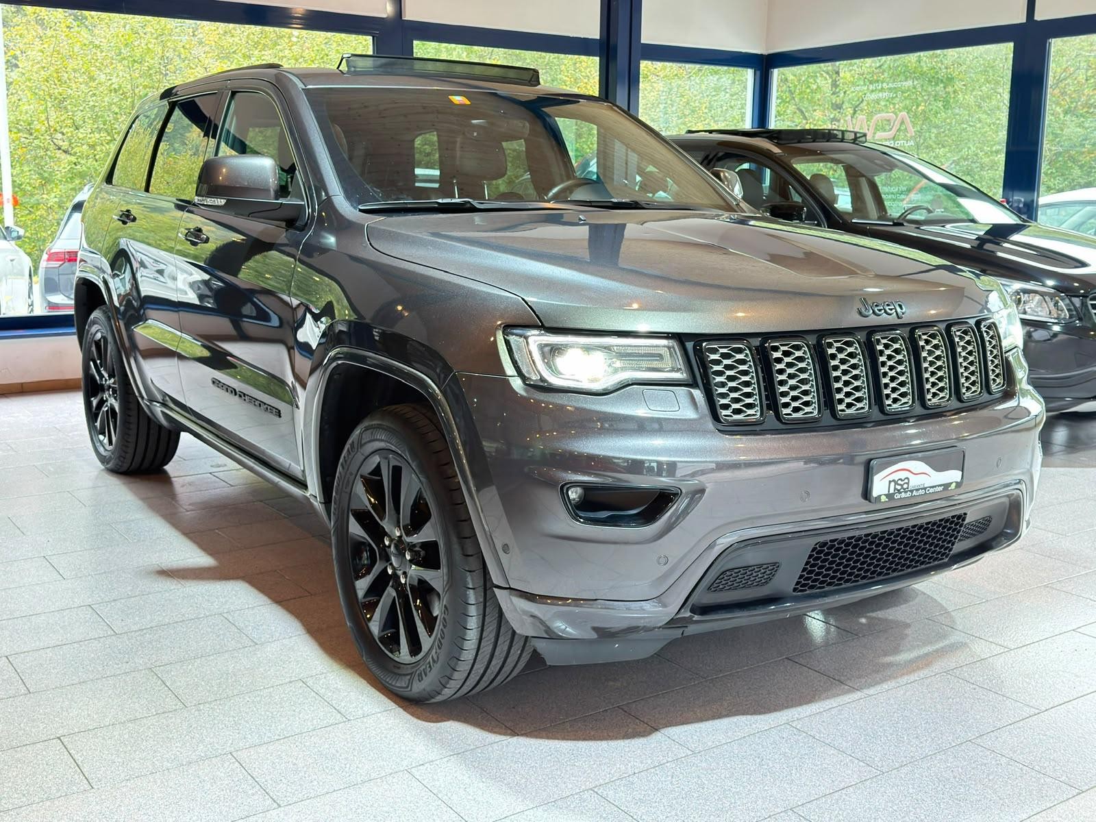 JEEP Grand Cherokee 3.0 CRD Summit Automatic-image-2