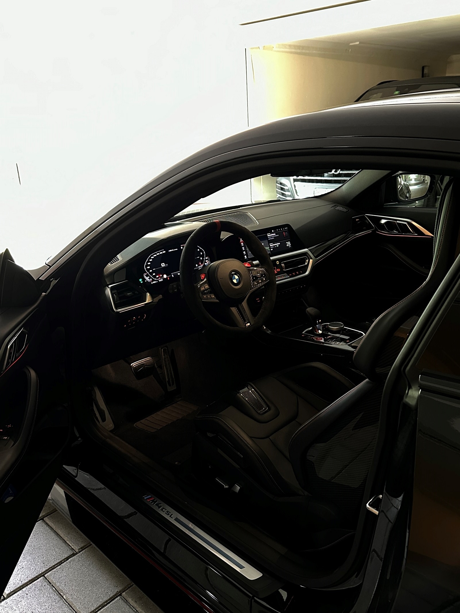 BMW M4 CSL-image-3