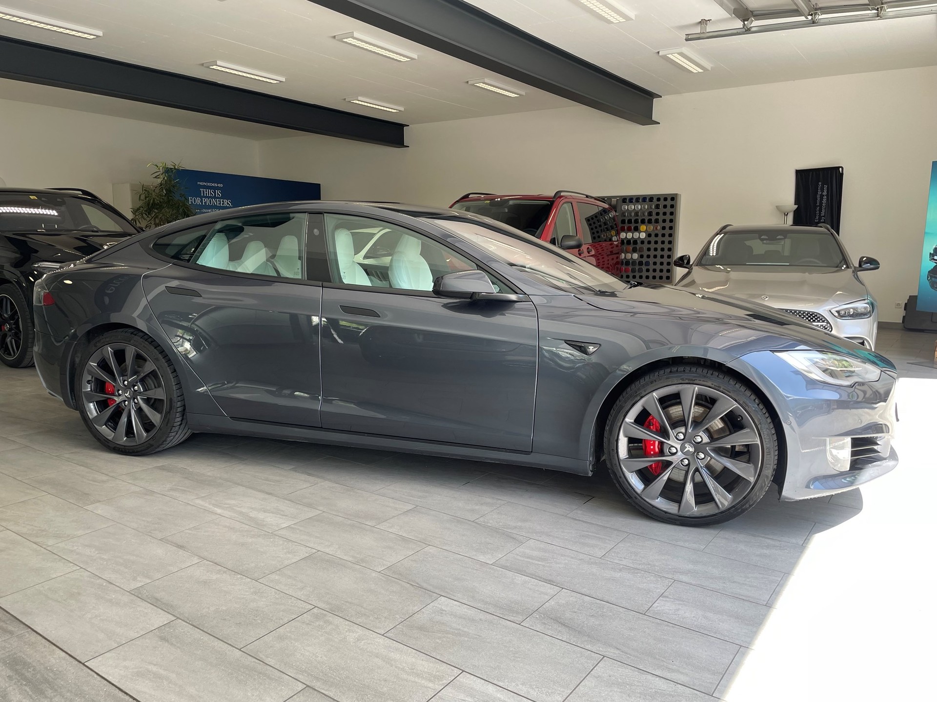 TESLA Model S Performance-image-4