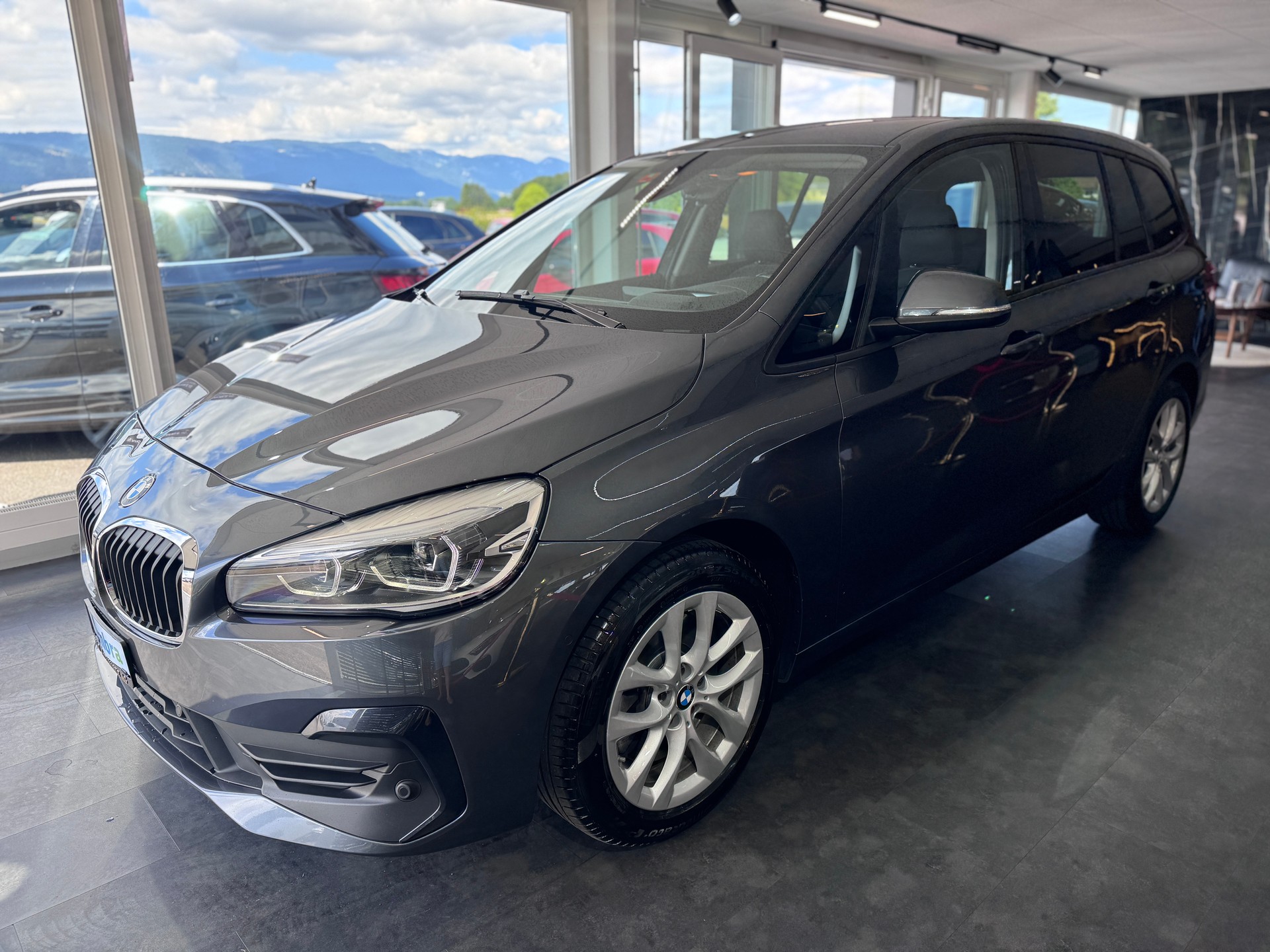 BMW 218d xDrive Gran Tourer Steptronic-image-2
