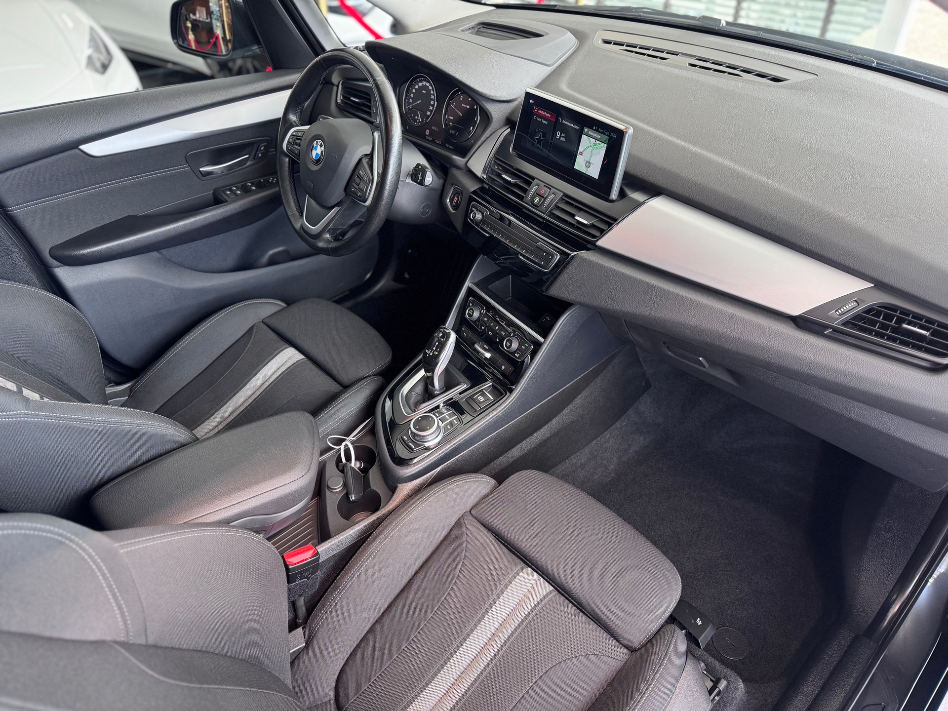 BMW 218d xDrive Gran Tourer Steptronic-image-15