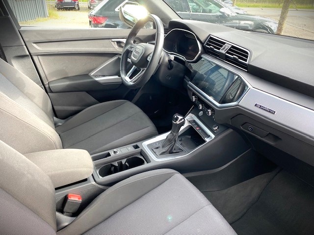 AUDI Q3 2.0 40 TFSI Advanced quattro S-Tronic-image-10