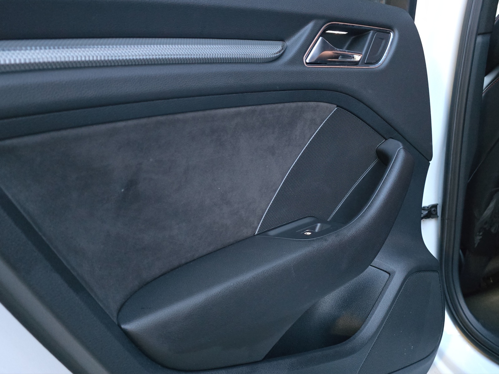 AUDI RS3 Sportback 2.5 TSI quattro S-tronic-image-19
