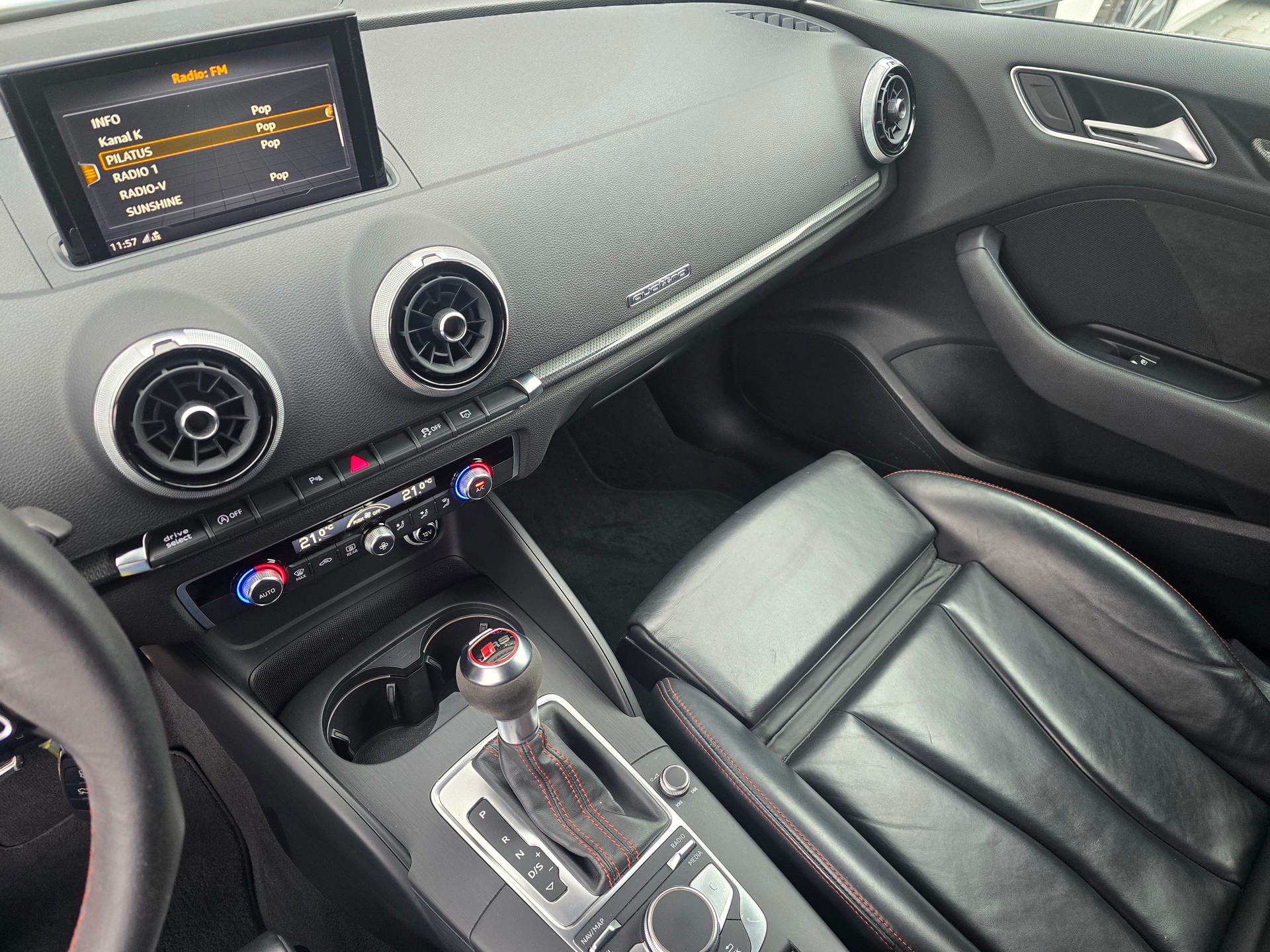 AUDI RS3 Sportback 2.5 TSI quattro S-tronic-image-11