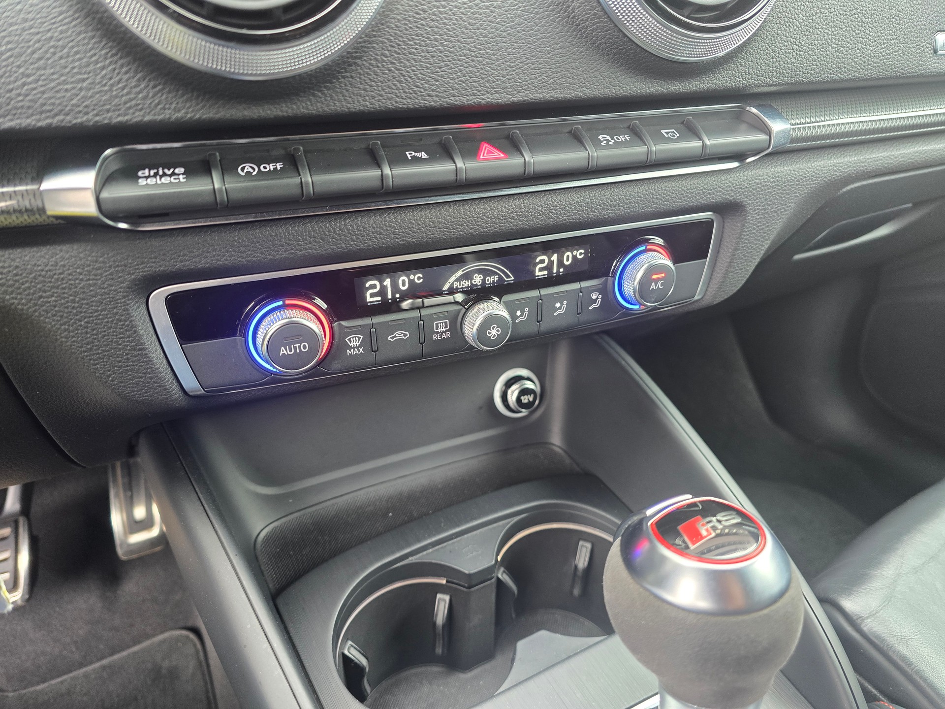 AUDI RS3 Sportback 2.5 TSI quattro S-tronic-image-15