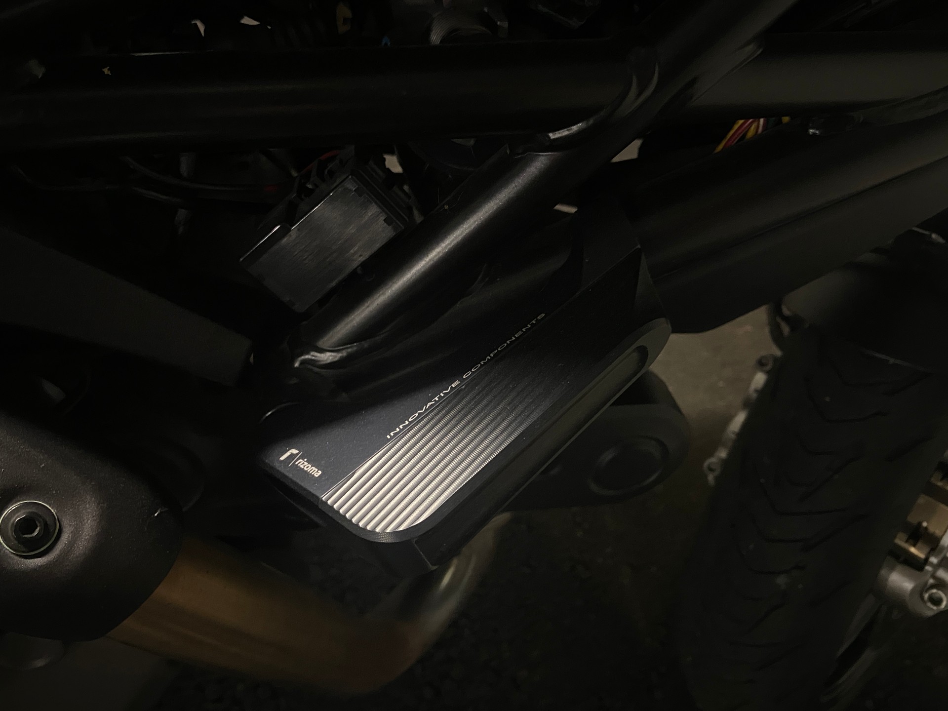 DUCATI Monster 696M ABS-image-9