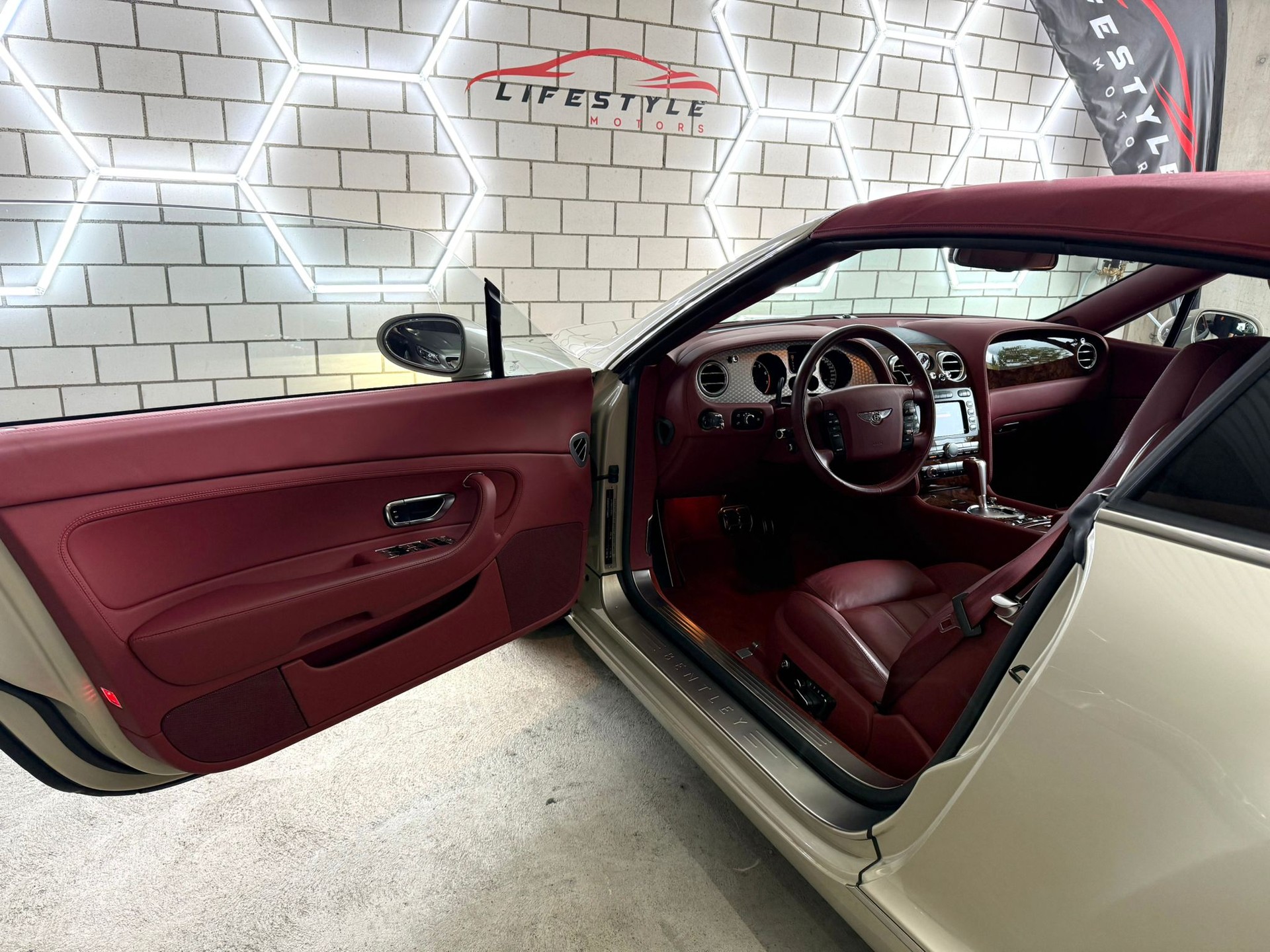 BENTLEY Continental GTC 6.0-image-4