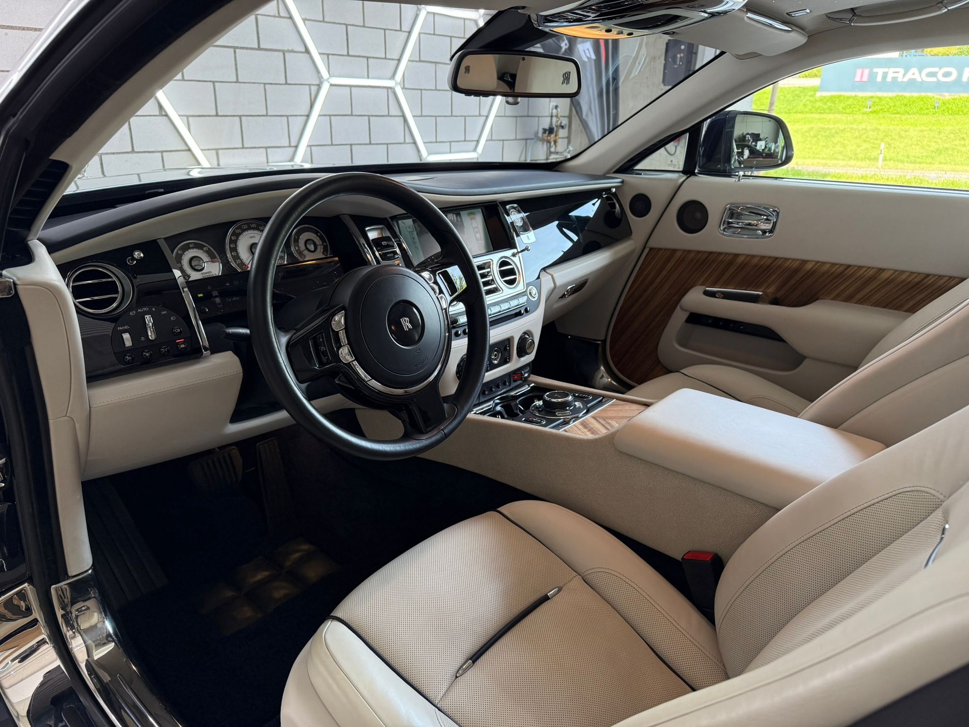 ROLLS-ROYCE Wraith 6.6 V12-image-6