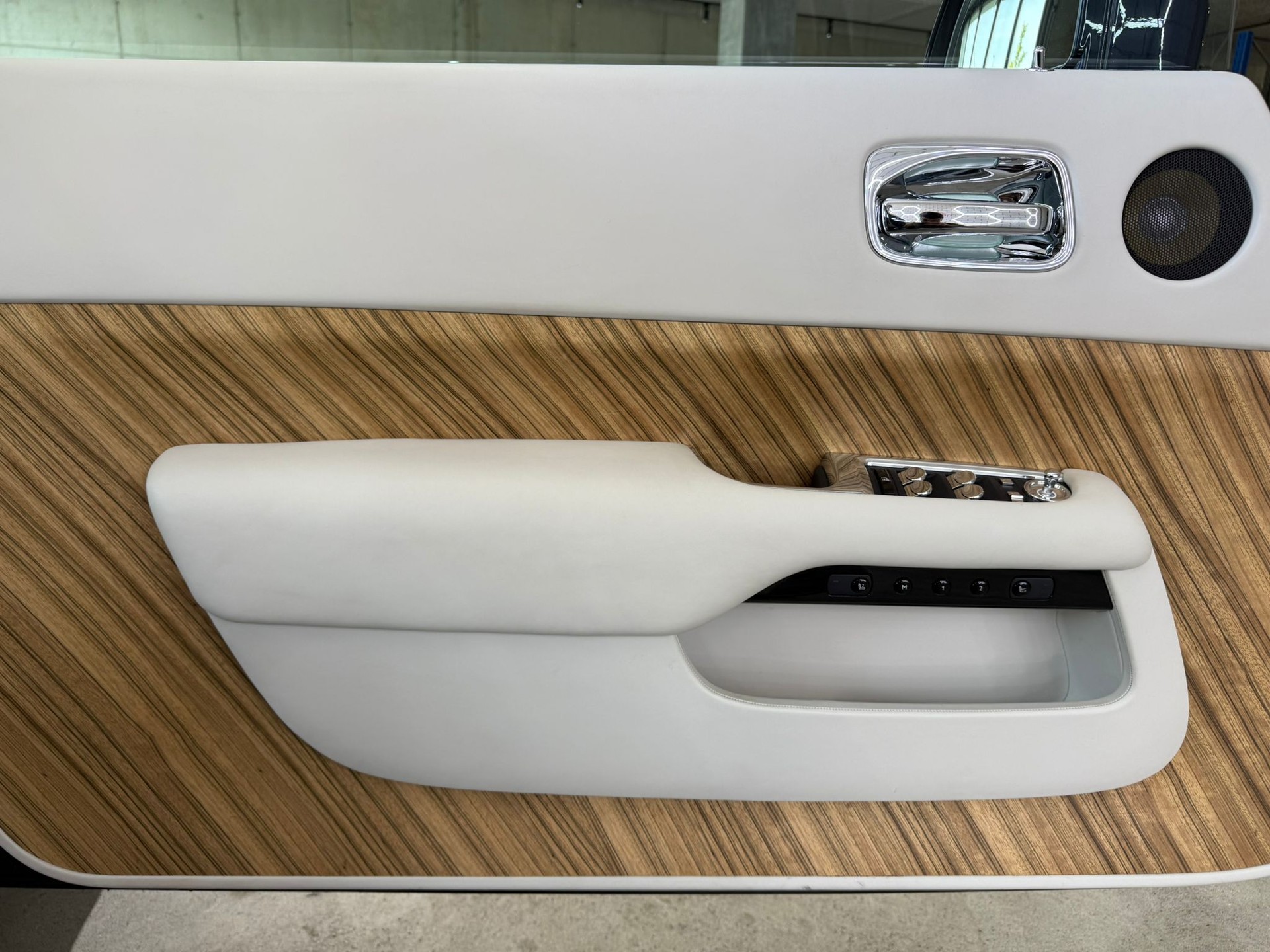 ROLLS-ROYCE Wraith 6.6 V12-image-5