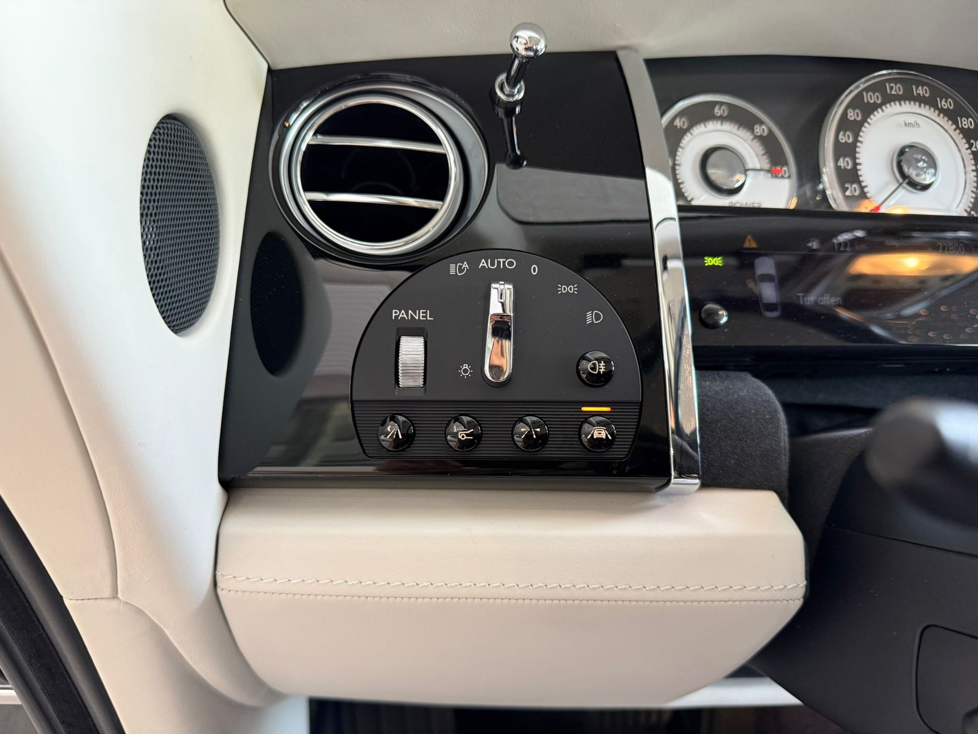 ROLLS-ROYCE Wraith 6.6 V12-image-7