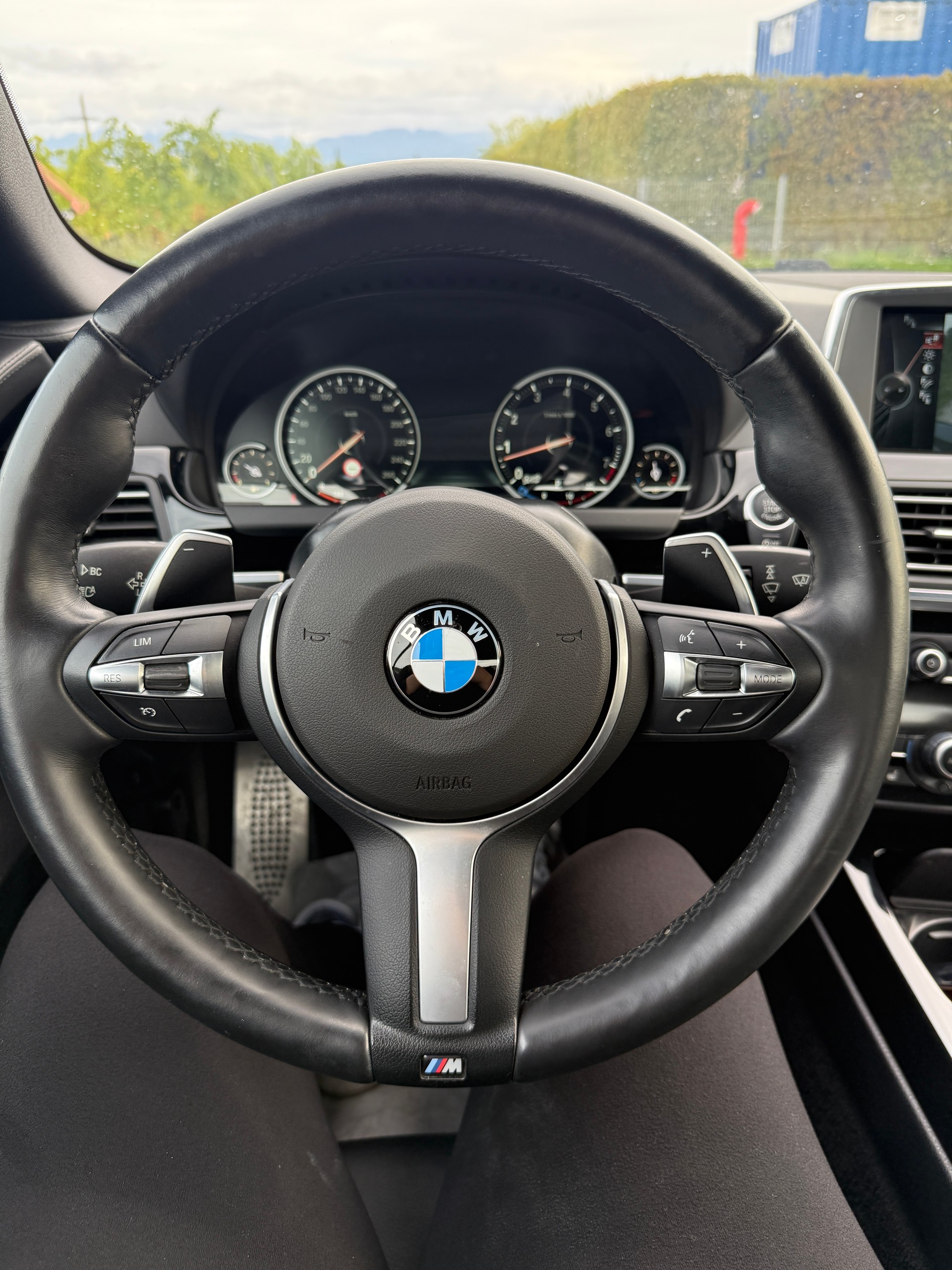 BMW 650i Cabrio xDrive-image-13
