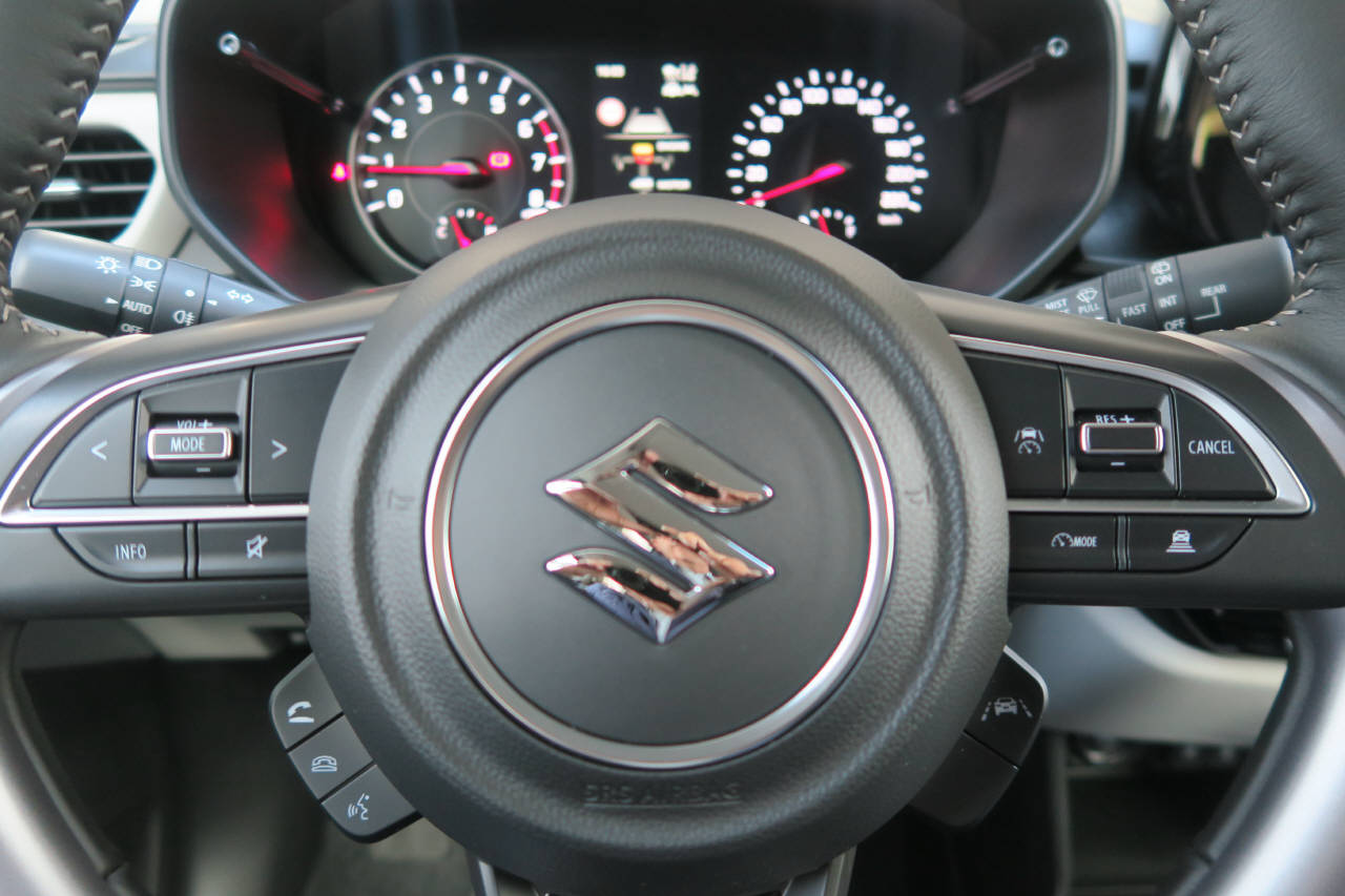SUZUKI Swift 1.2 Tradizio Top Hybrid 4x4-image-5