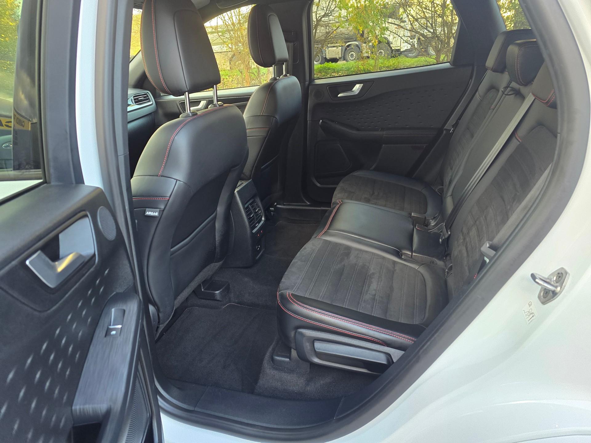 FORD Kuga 2.0 TDCi EcoBlue ST-Line X 4WD-image-15