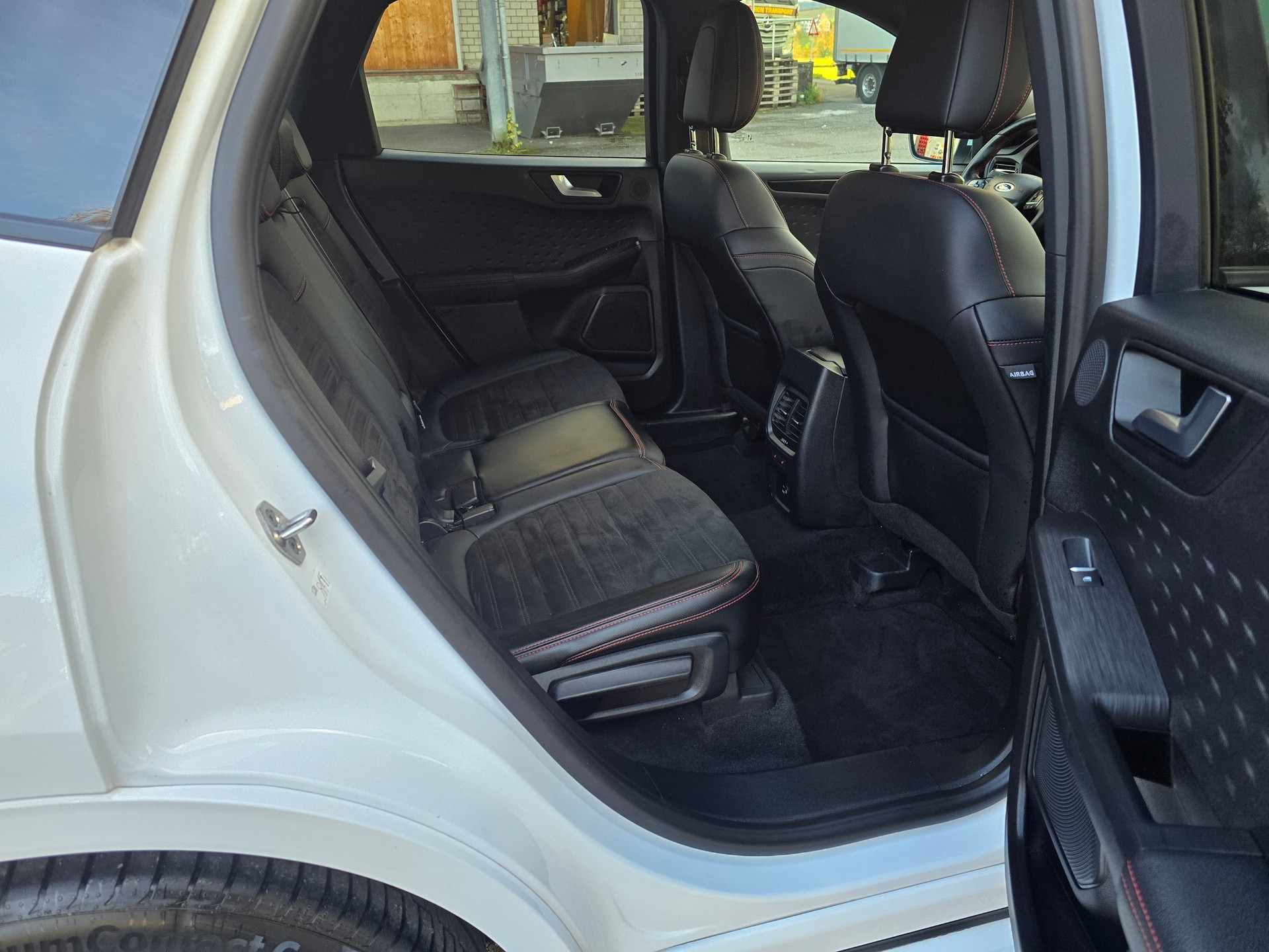 FORD Kuga 2.0 TDCi EcoBlue ST-Line X 4WD-image-11