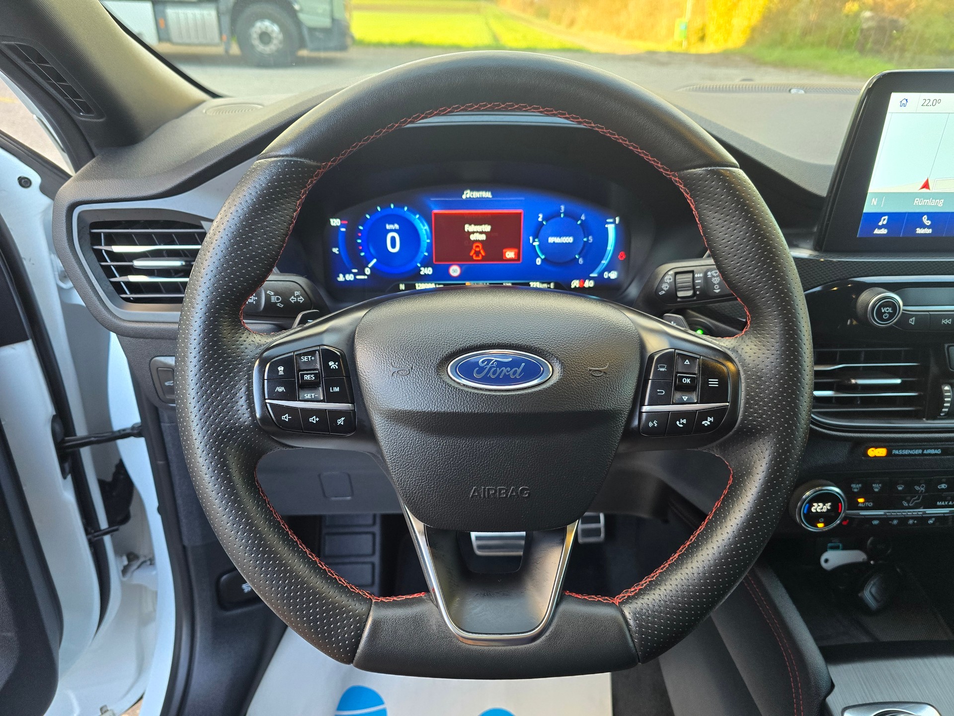 FORD Kuga 2.0 TDCi EcoBlue ST-Line X 4WD-image-19