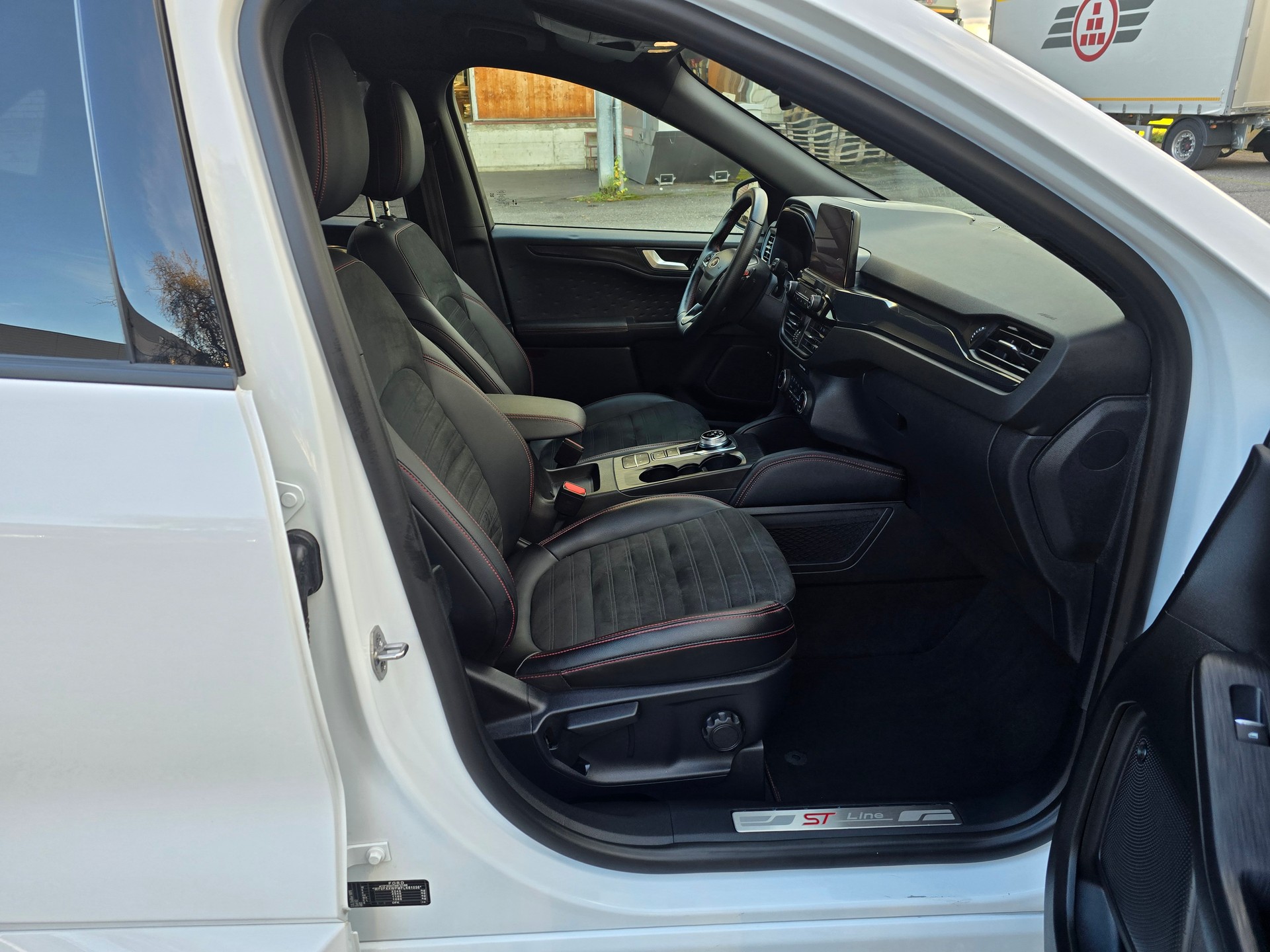 FORD Kuga 2.0 TDCi EcoBlue ST-Line X 4WD-image-10
