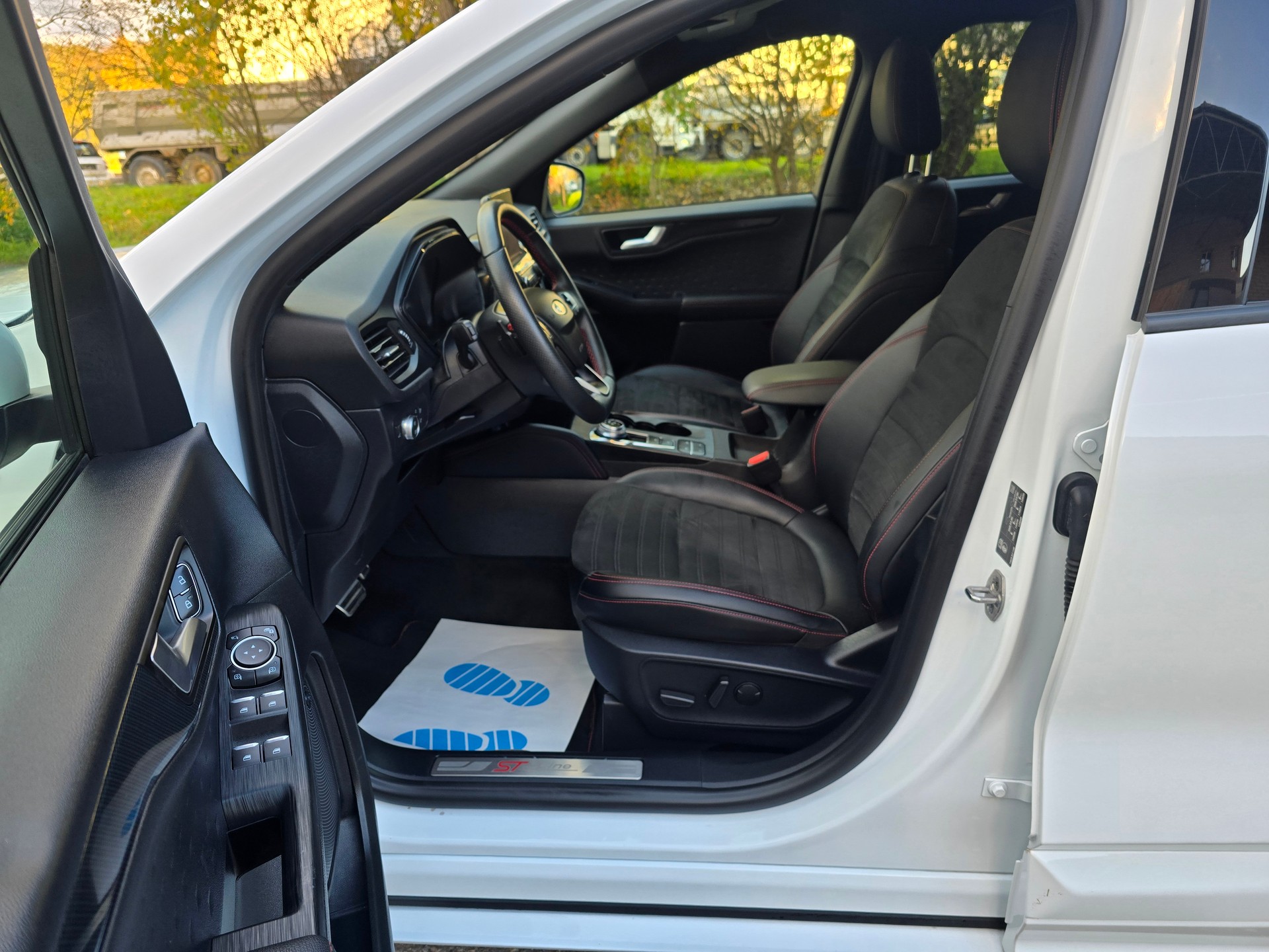 FORD Kuga 2.0 TDCi EcoBlue ST-Line X 4WD-image-12