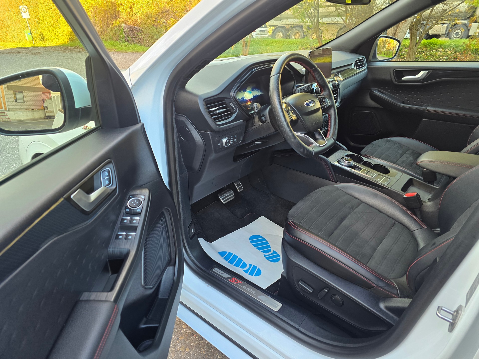 FORD Kuga 2.0 TDCi EcoBlue ST-Line X 4WD-image-13