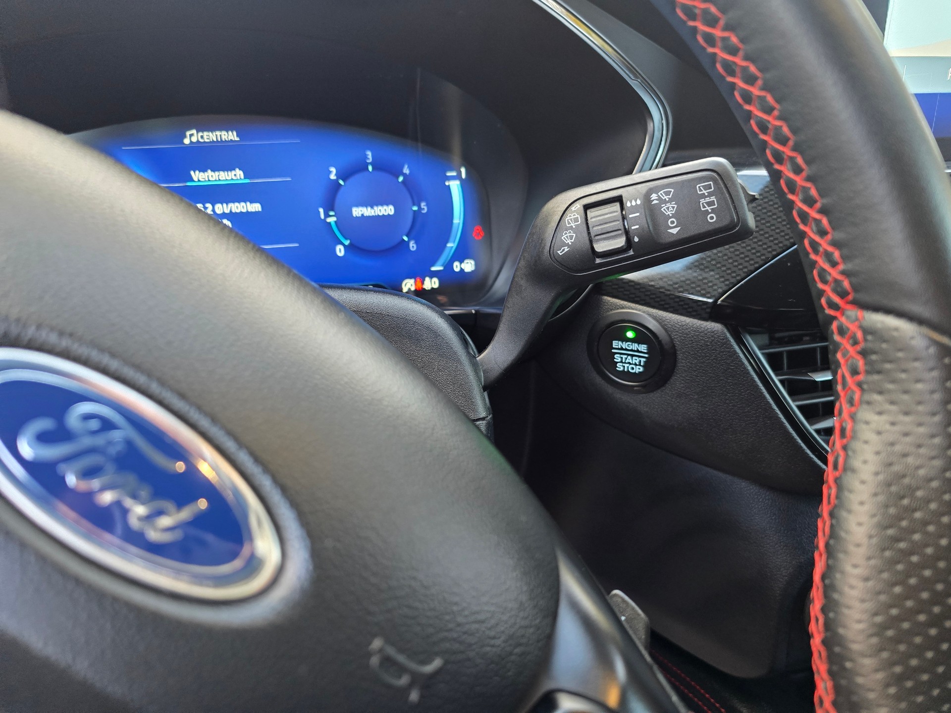 FORD Kuga 2.0 TDCi EcoBlue ST-Line X 4WD-image-21