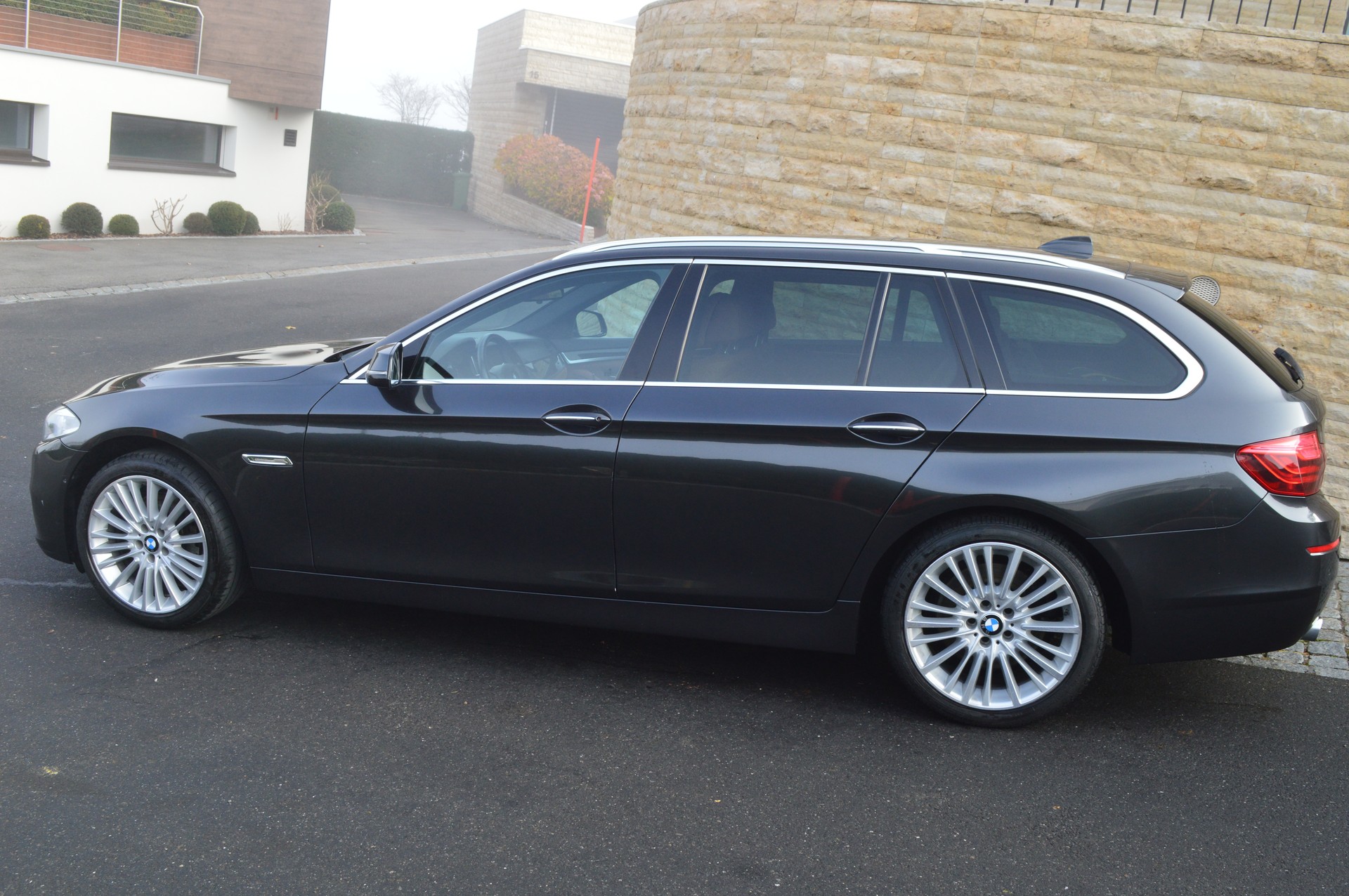 BMW 535d Touring xDrive Luxury Line Steptronic-image-2