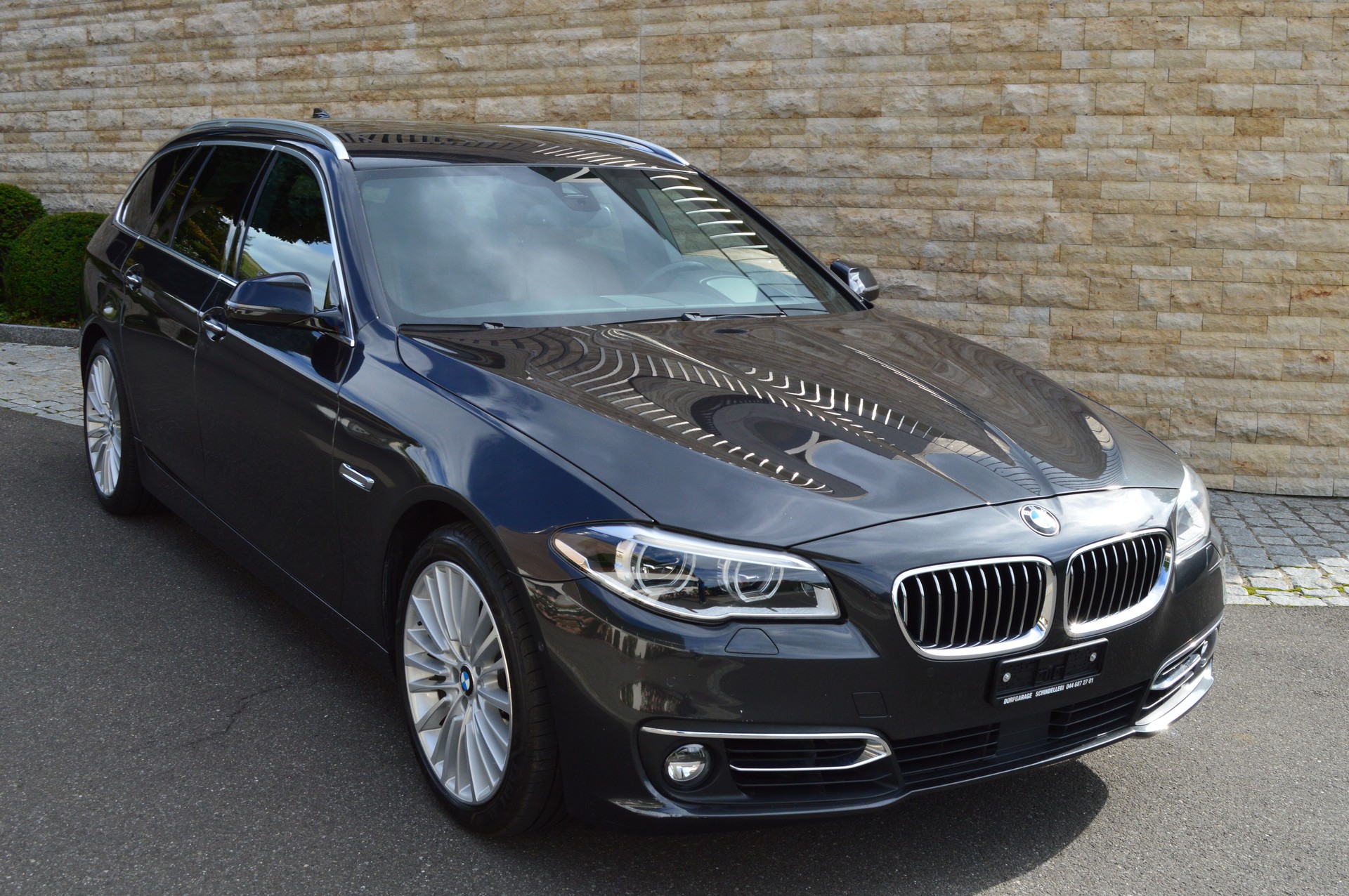 BMW 535d Touring xDrive Luxury Line Steptronic-image-1