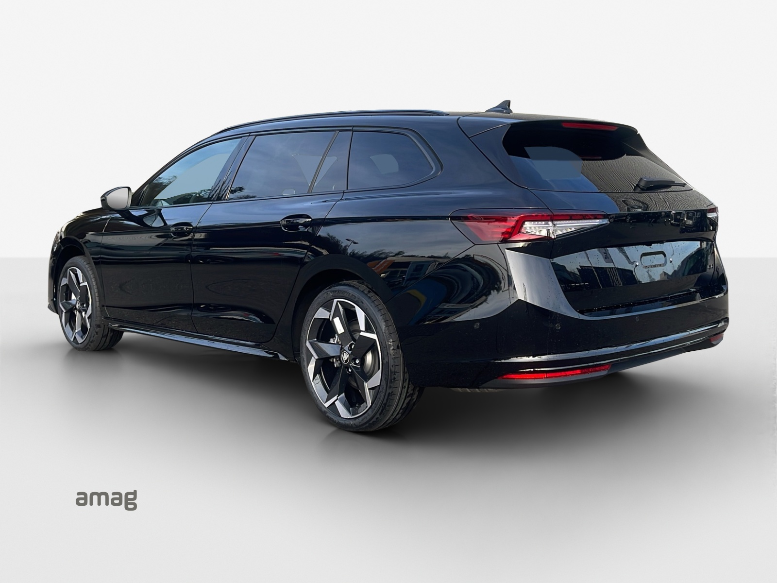 SKODA Superb Combi 2.0 TSI Sportline 4x4 DSG-image-2