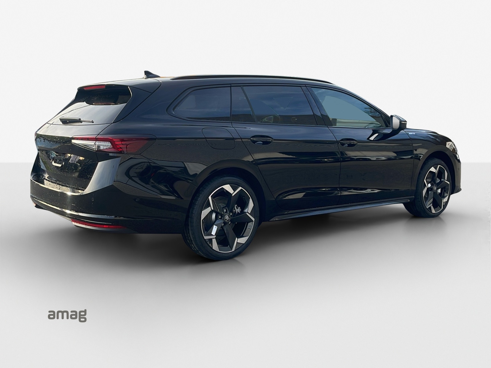 SKODA Superb Combi 2.0 TSI Sportline 4x4 DSG-image-4