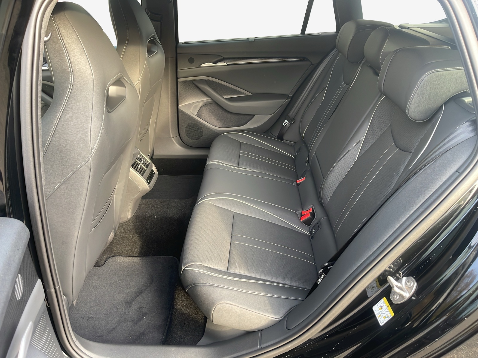 SKODA Superb Combi 2.0 TSI Sportline 4x4 DSG-image-11