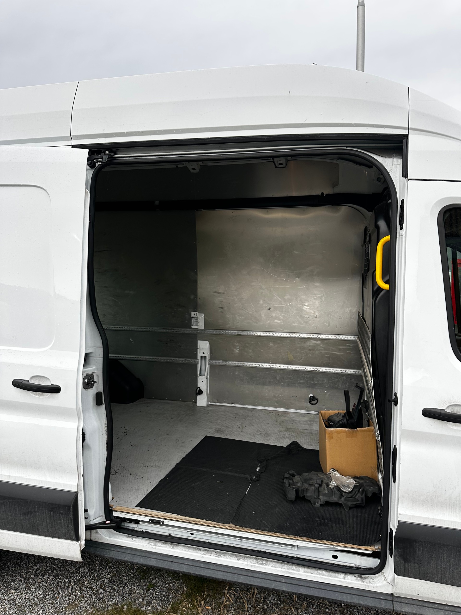 FORD Transit Van 350 L3 Trail 2.0 TDCi 185 FWD-image-6
