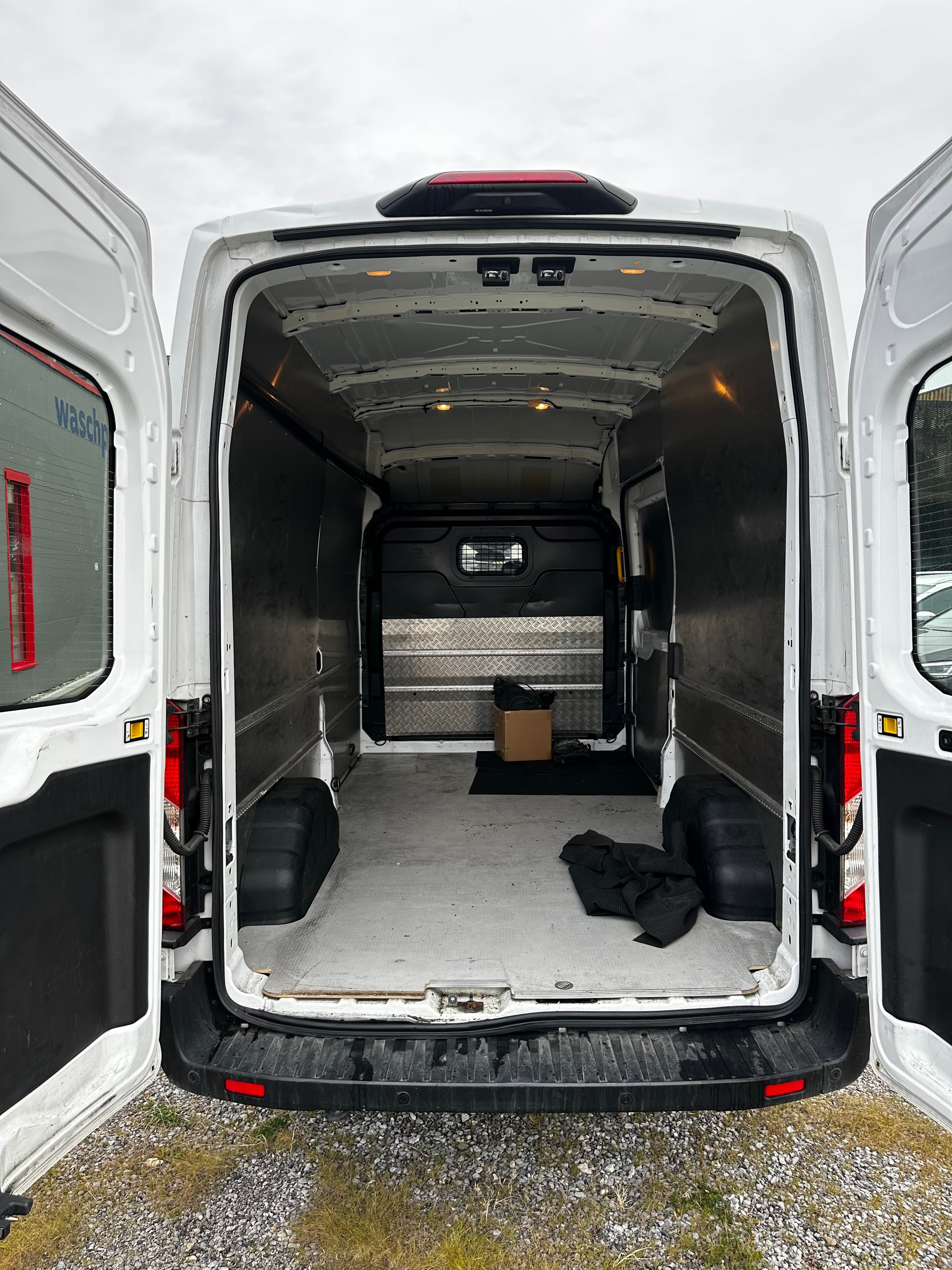 FORD Transit Van 350 L3 Trail 2.0 TDCi 185 FWD-image-7