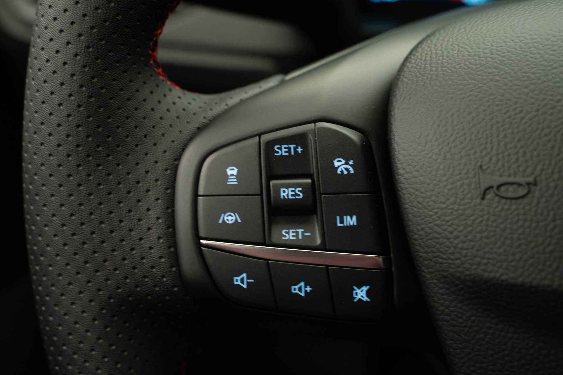 FORD Focus 1.0i EcoB Hybrid 155 ST-Line X-image-10