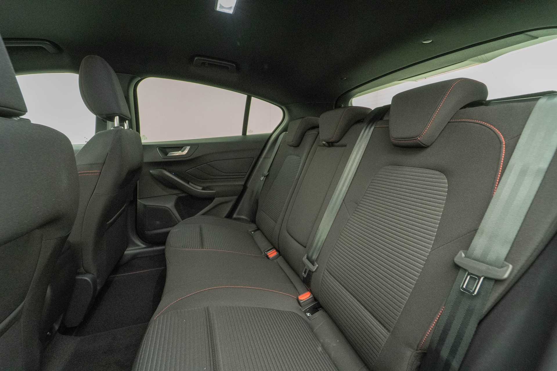 FORD Focus 1.0i EcoB Hybrid 155 ST-Line X-image-8