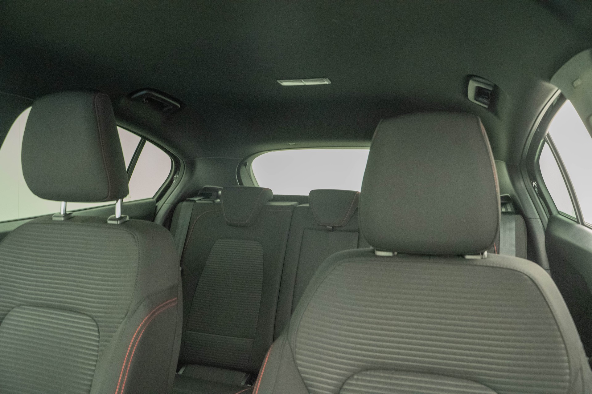FORD Focus 1.0i EcoB Hybrid 155 ST-Line X-image-9