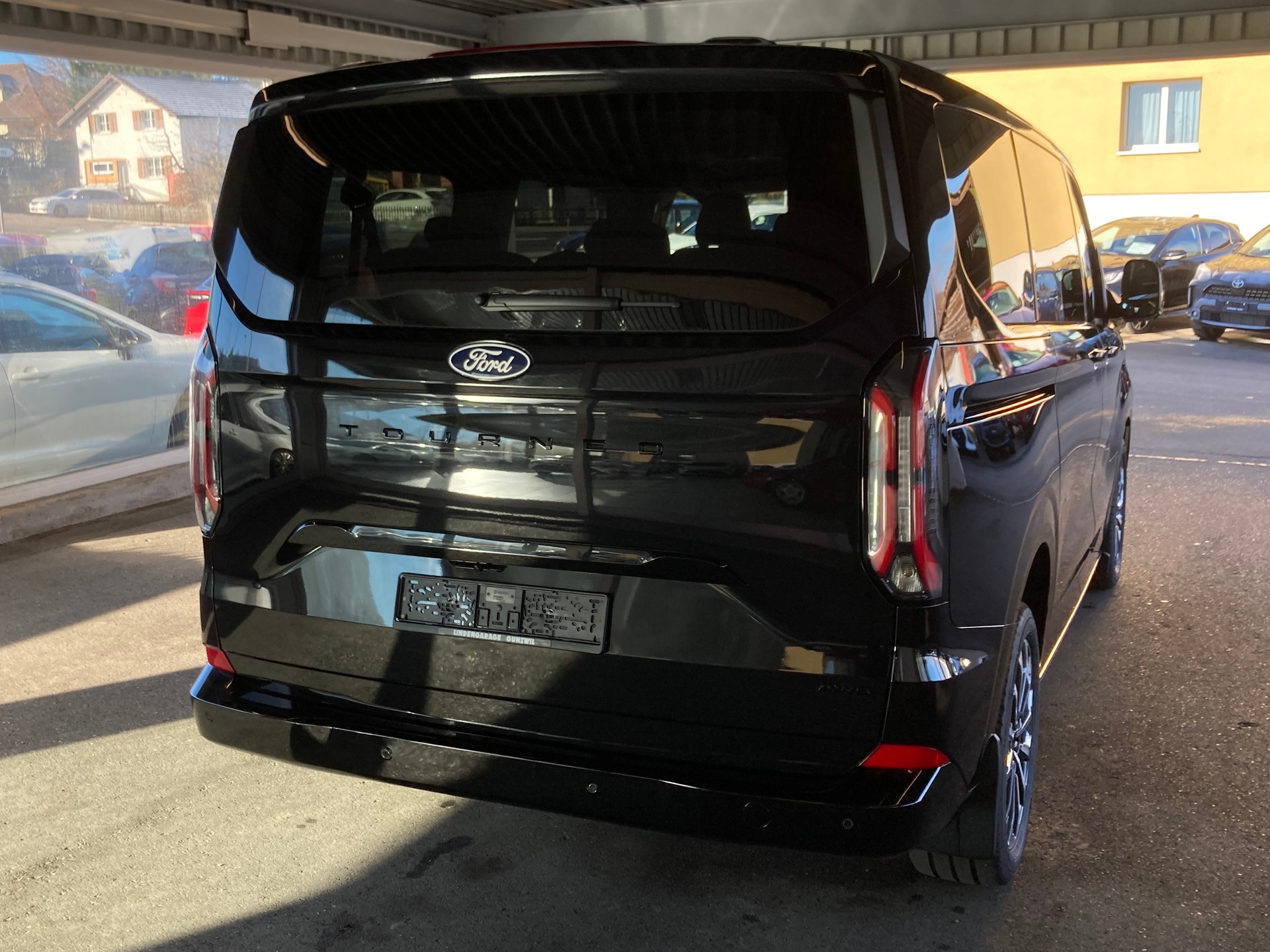 FORD Tourneo Bus 320 L1H1 TitaniumX Automat 4x4-image-5